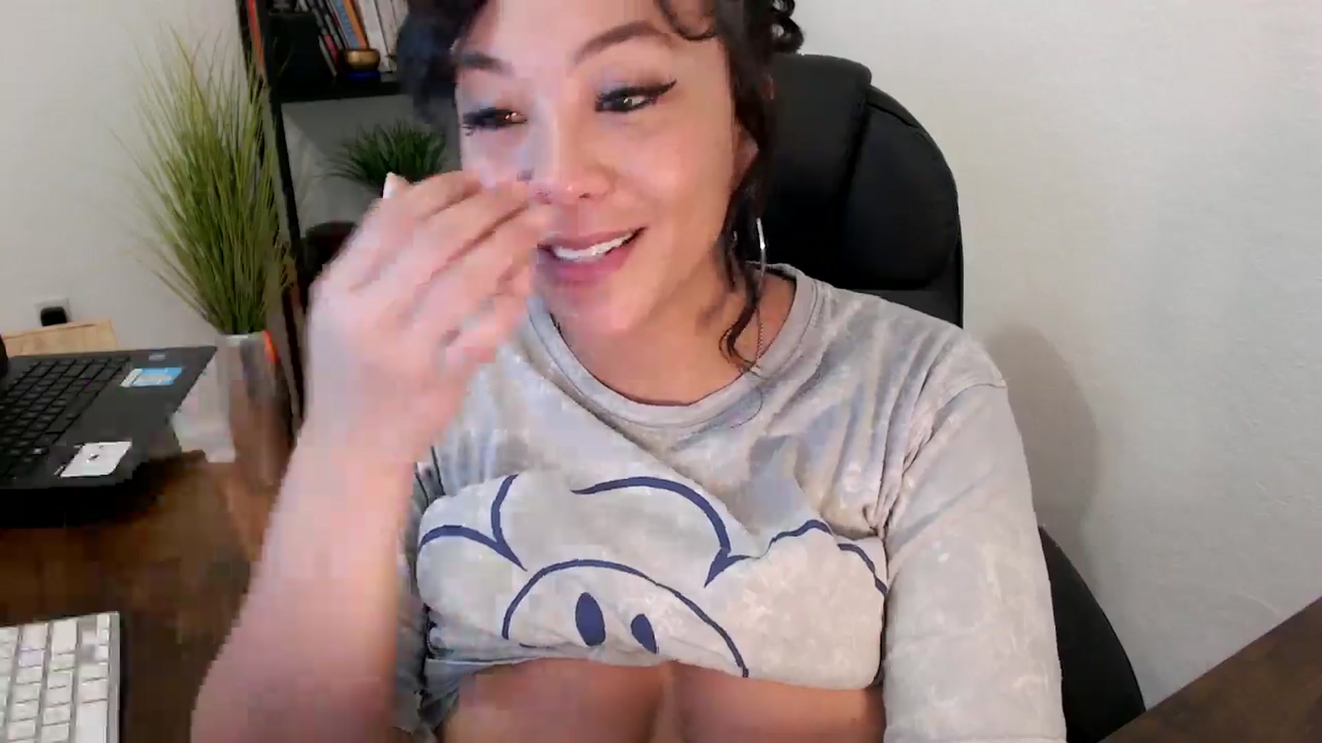 Gallery image thumbnail from MickaylaMinx's myfreecams stream on, 10/15/2024, 19:41 image 11 of 20