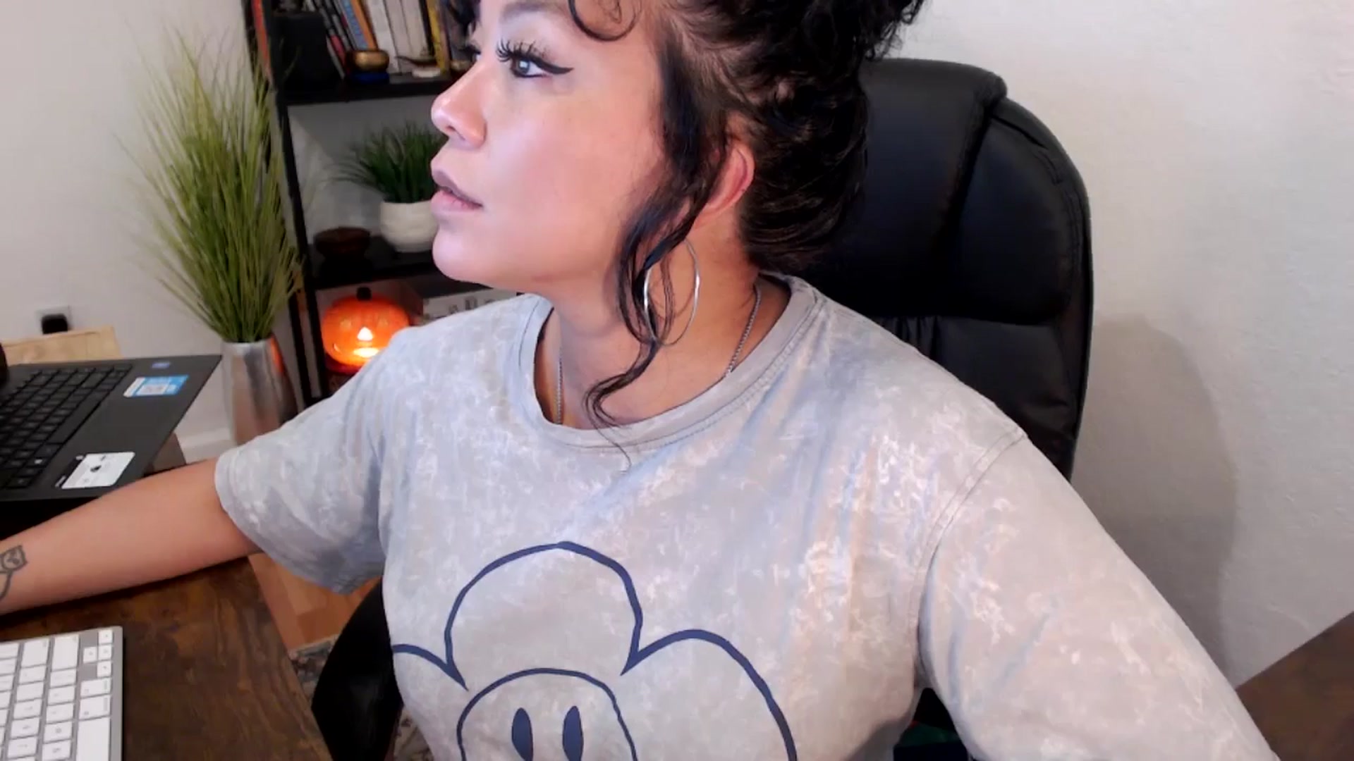 Gallery image thumbnail from MickaylaMinx's myfreecams stream on, 10/15/2024, 19:41 image 19 of 20