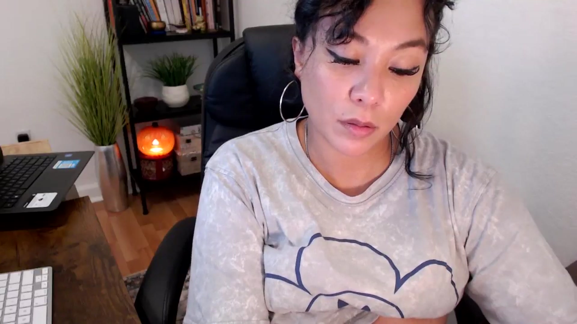 Gallery image thumbnail from MickaylaMinx's myfreecams stream on, 10/15/2024, 19:41 image 17 of 20