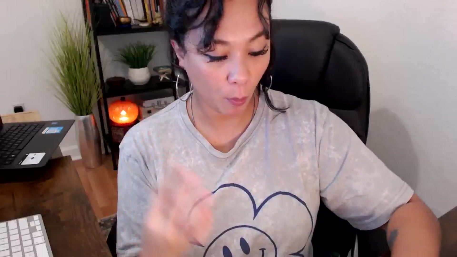 Gallery image thumbnail from MickaylaMinx's myfreecams stream on, 10/15/2024, 19:41 image 2 of 20