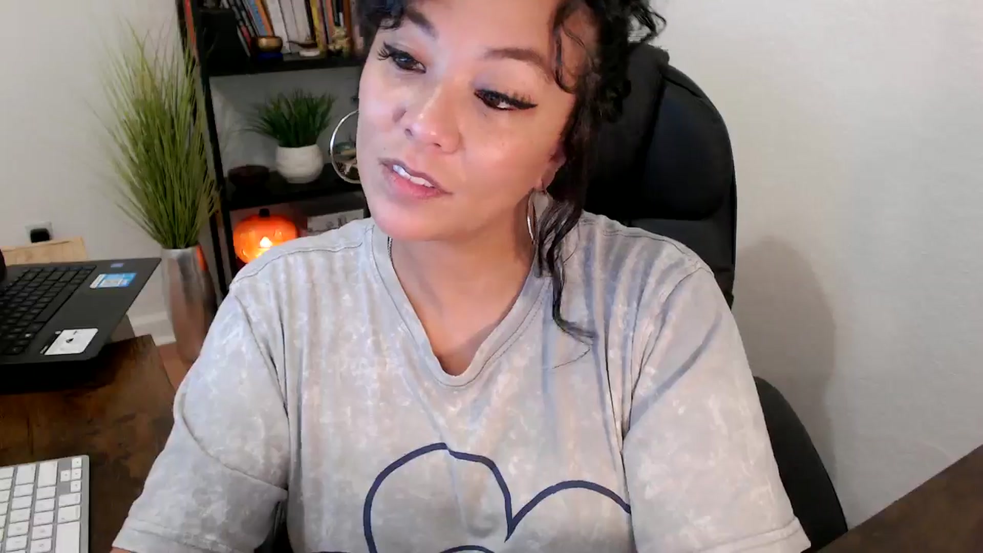 Gallery image thumbnail from MickaylaMinx's myfreecams stream on, 10/15/2024, 19:41 image 9 of 20