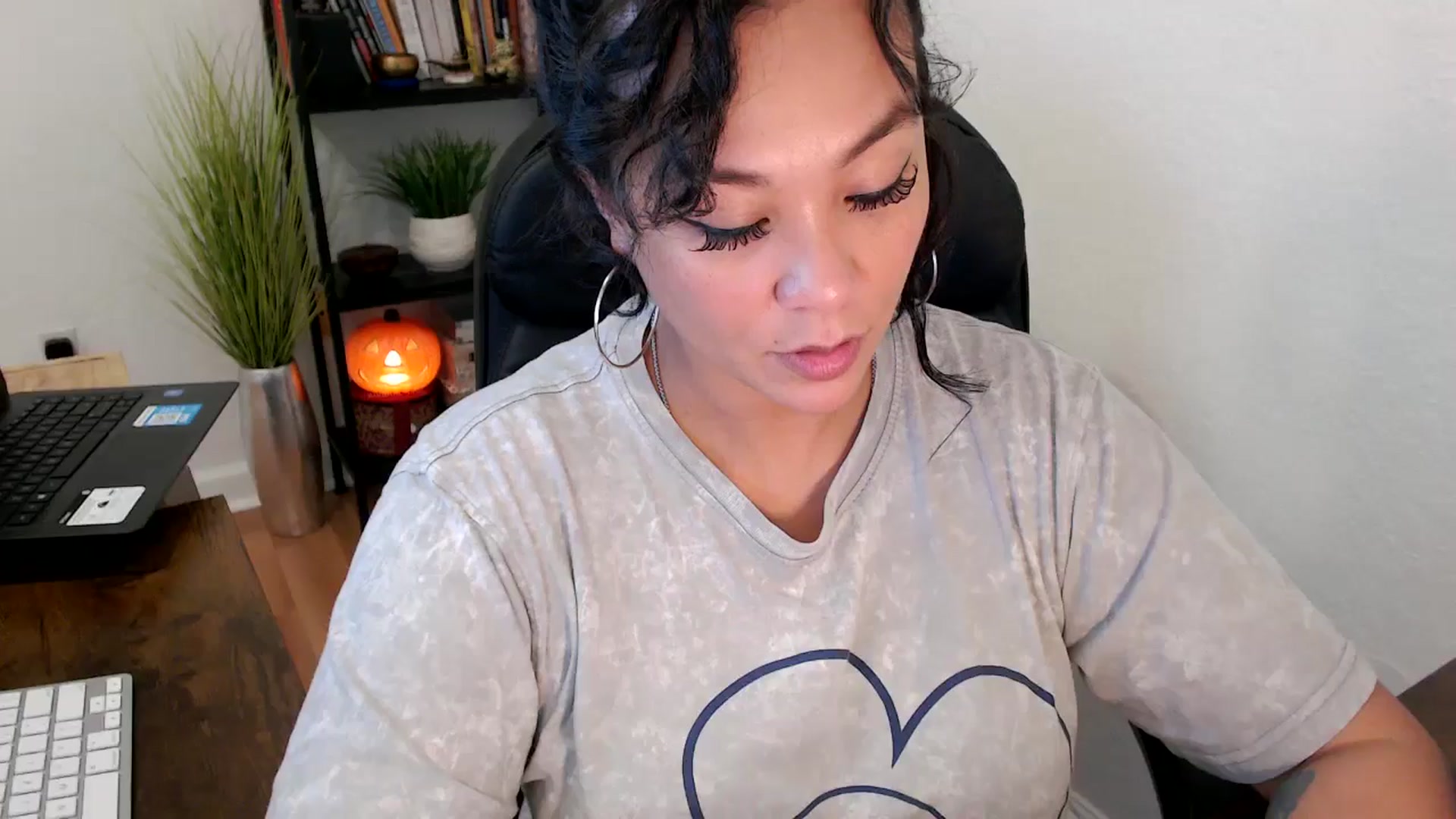 Gallery image thumbnail from MickaylaMinx's myfreecams stream on, 10/15/2024, 19:41 image 7 of 20