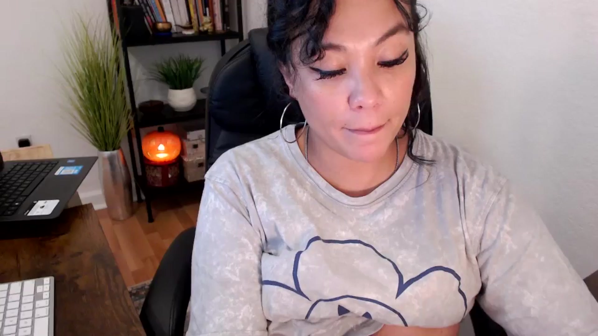 Gallery image thumbnail from MickaylaMinx's myfreecams stream on, 10/15/2024, 19:41 image 16 of 20