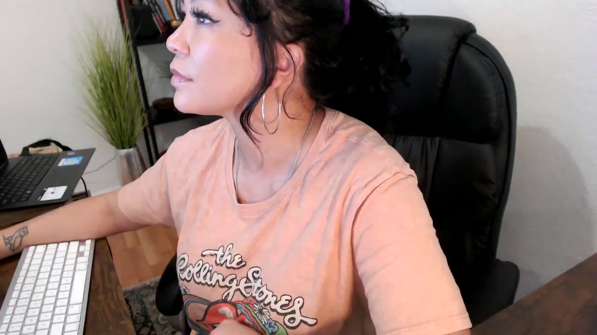 Gallery image thumbnail from MickaylaMinx's myfreecams stream on, 10/16/2024, 16:16 image 2 of 20