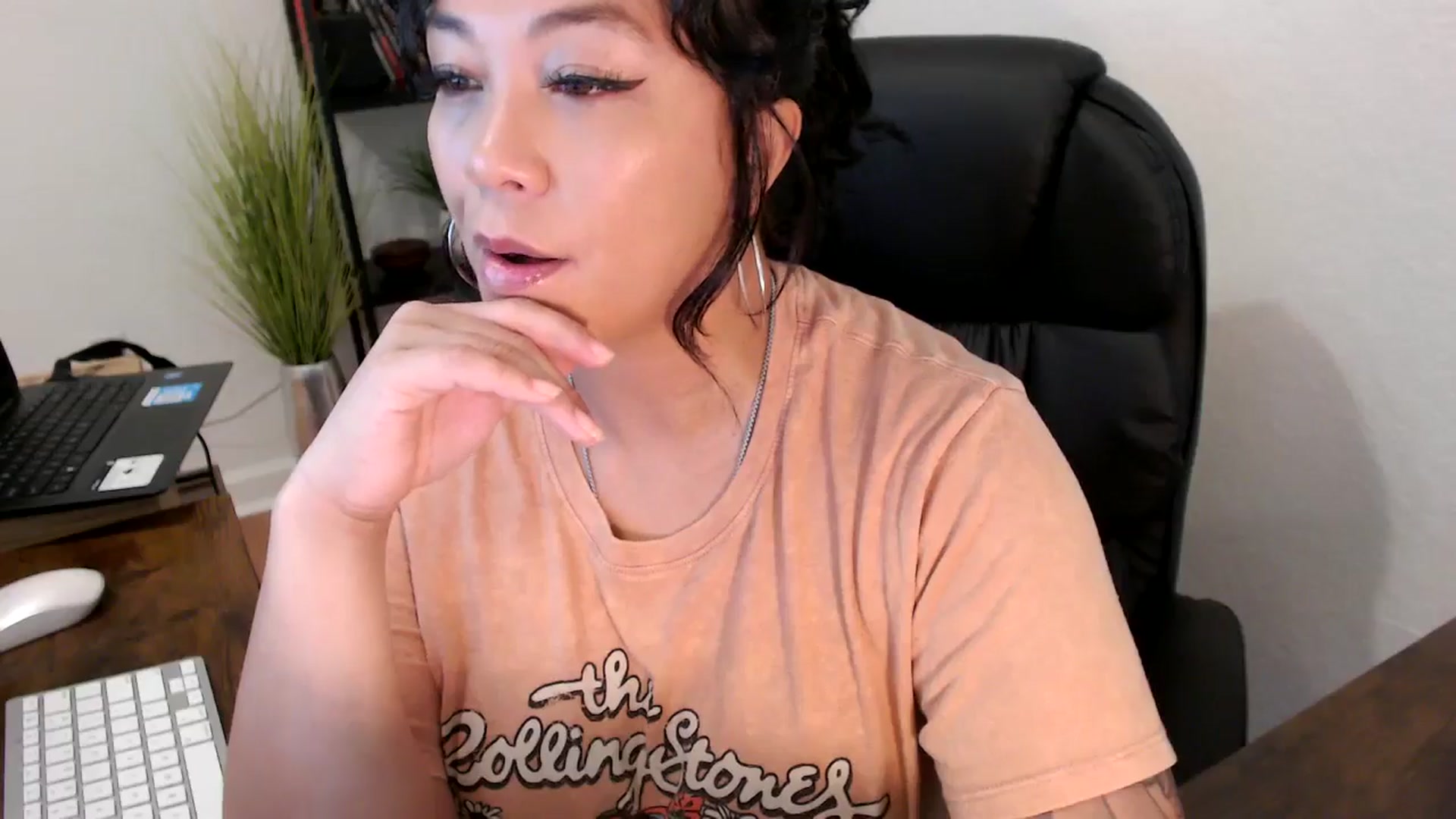 Gallery image thumbnail from MickaylaMinx's myfreecams stream on, 10/16/2024, 16:16 image 4 of 20