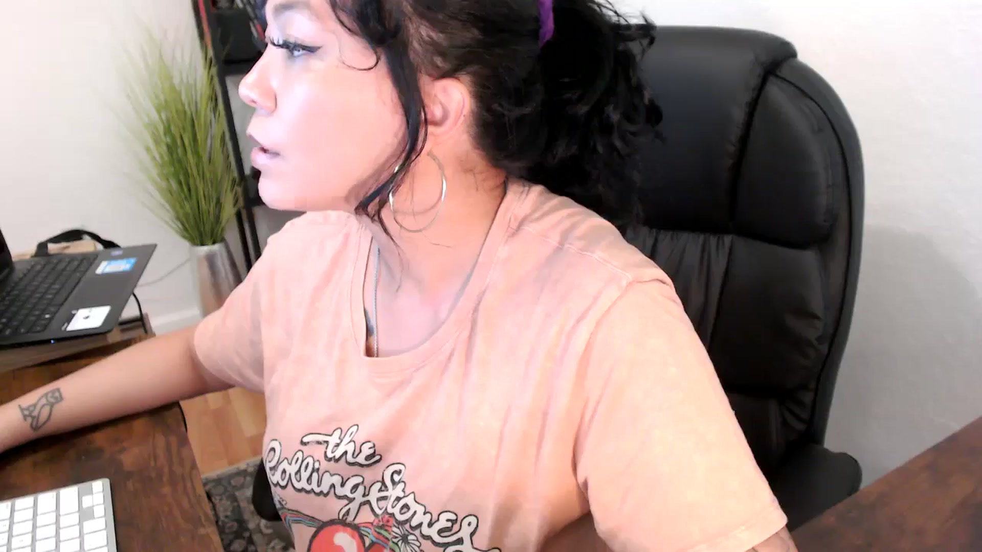 Gallery image thumbnail from MickaylaMinx's myfreecams stream on, 10/16/2024, 16:16 image 20 of 20