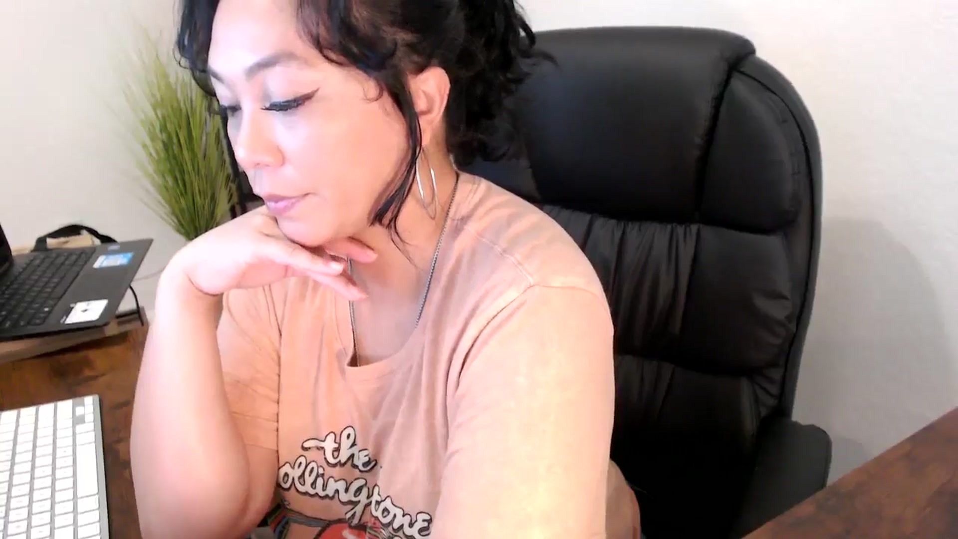 Gallery image thumbnail from MickaylaMinx's myfreecams stream on, 10/16/2024, 16:16 image 12 of 20