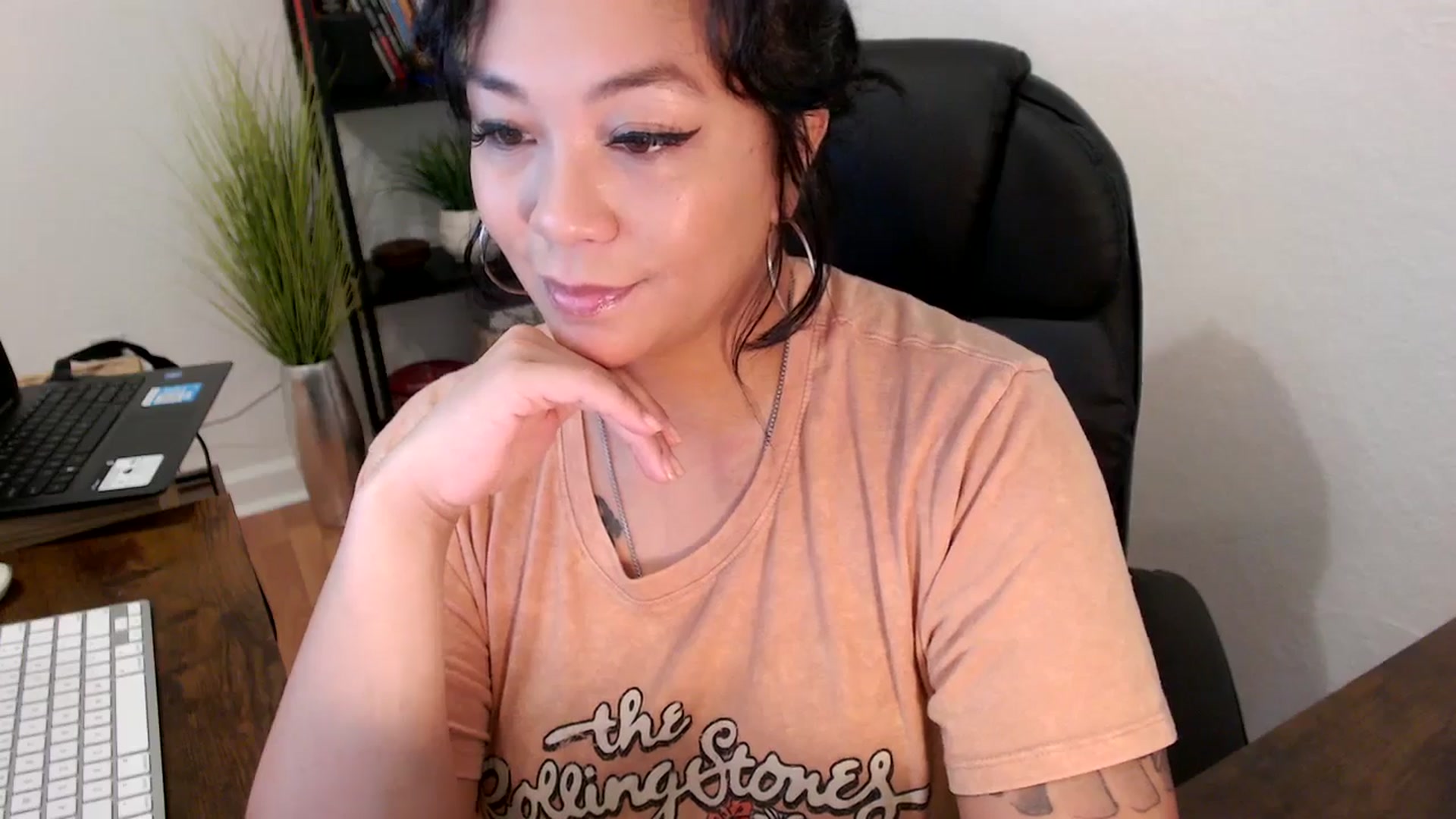Gallery image thumbnail from MickaylaMinx's myfreecams stream on, 10/16/2024, 16:16 image 16 of 20