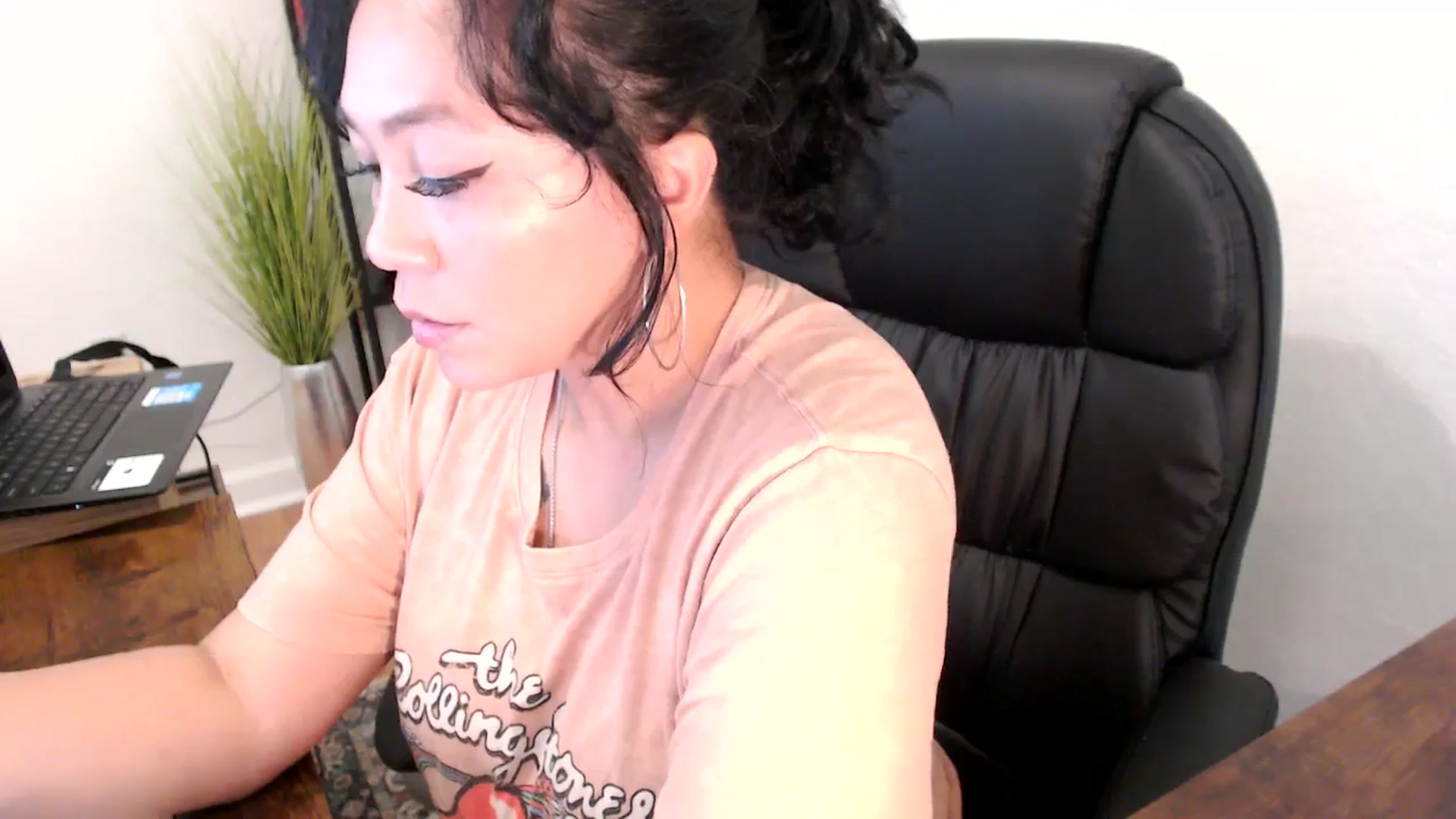 Gallery image thumbnail from MickaylaMinx's myfreecams stream on, 10/16/2024, 16:16 image 19 of 20