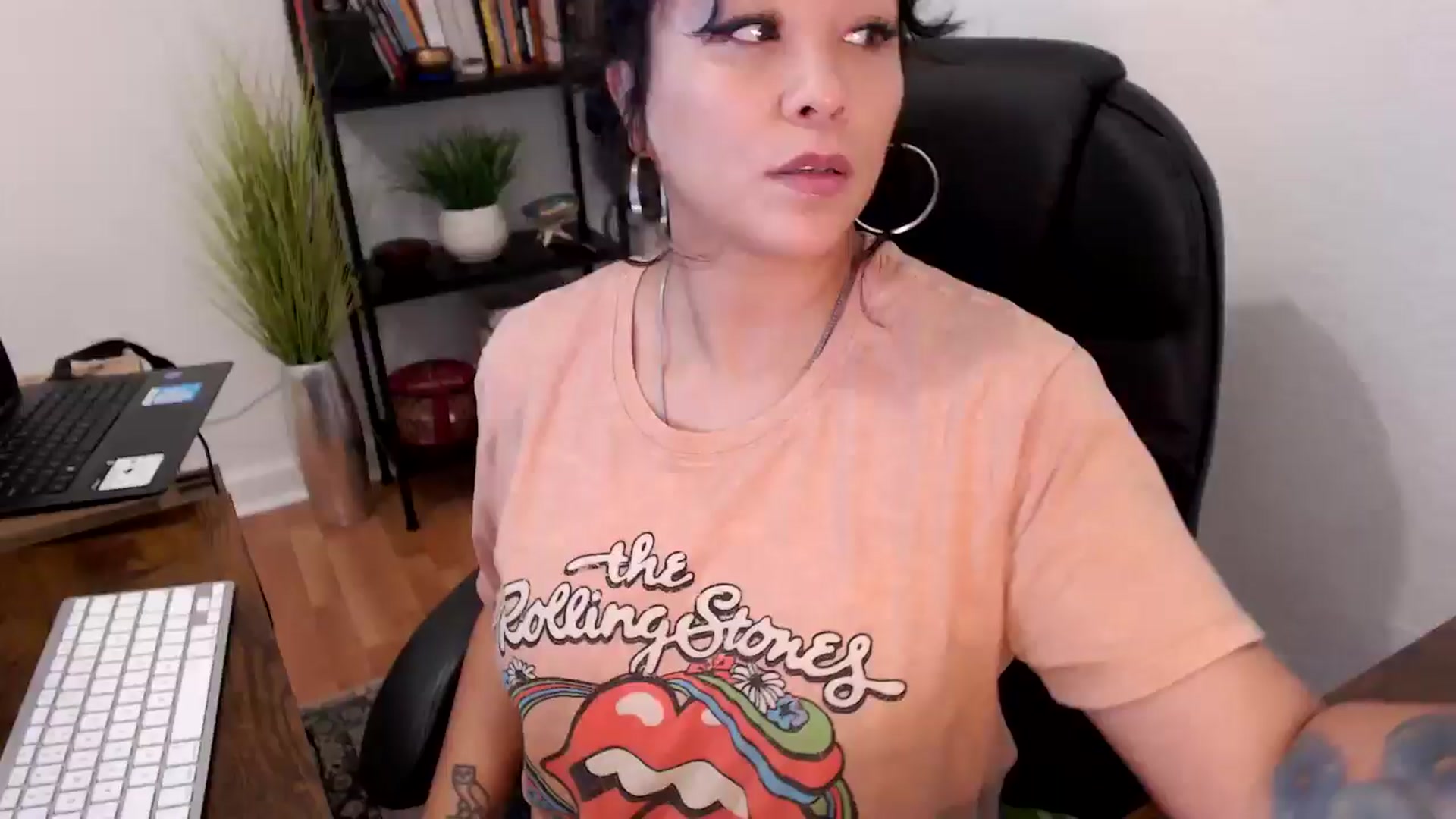 Gallery image thumbnail from MickaylaMinx's myfreecams stream on, 10/16/2024, 16:16 image 1 of 20