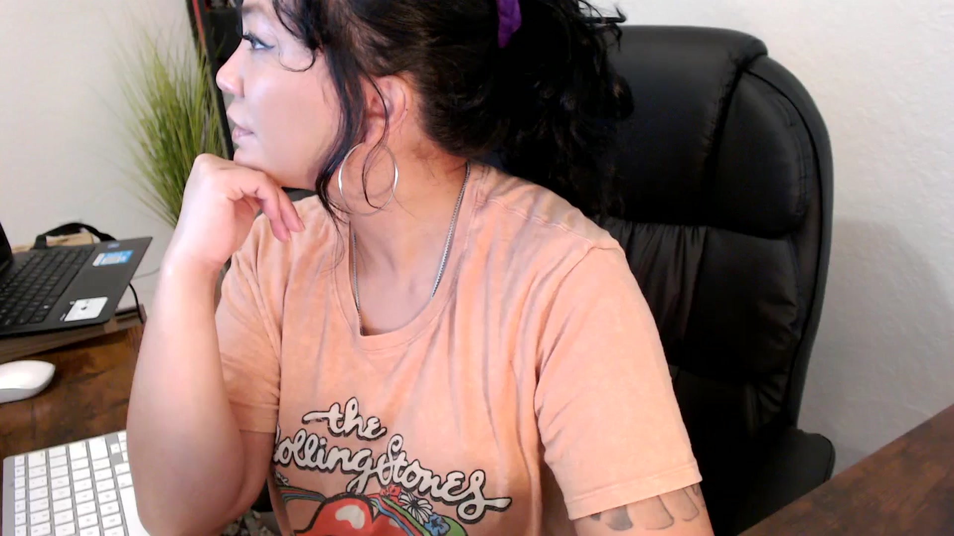 Gallery image thumbnail from MickaylaMinx's myfreecams stream on, 10/16/2024, 16:16 image 7 of 20