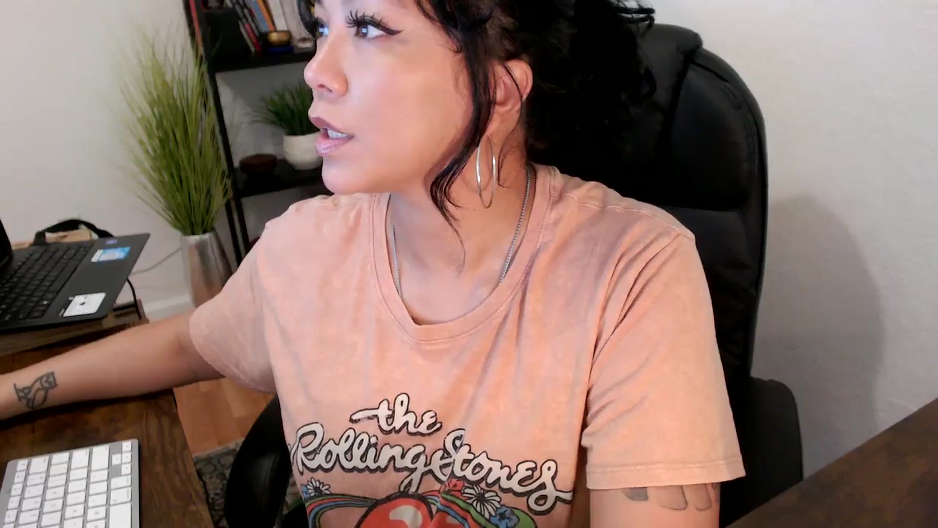 Gallery image thumbnail from MickaylaMinx's myfreecams stream on, 10/16/2024, 16:16 image 3 of 20
