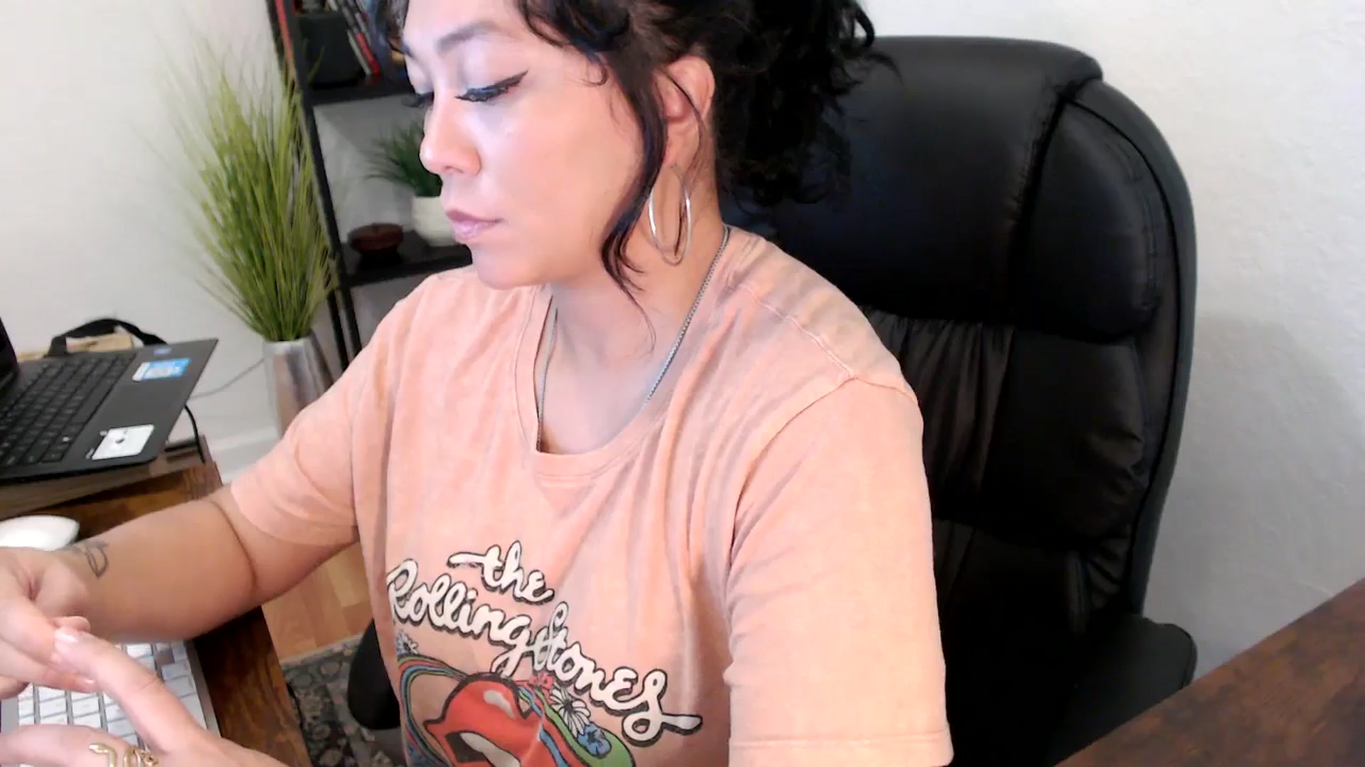 Gallery image thumbnail from MickaylaMinx's myfreecams stream on, 10/16/2024, 16:16 image 8 of 20