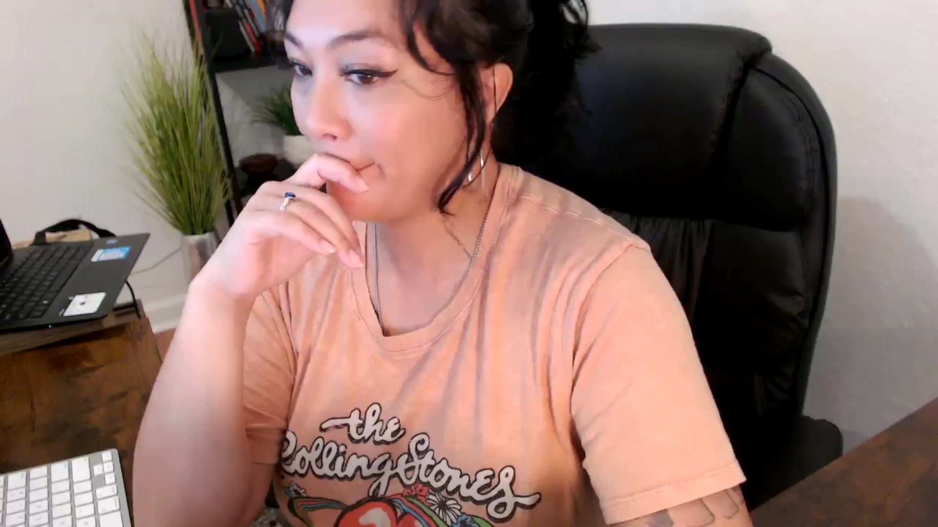 Gallery image thumbnail from MickaylaMinx's myfreecams stream on, 10/16/2024, 17:04 image 19 of 20