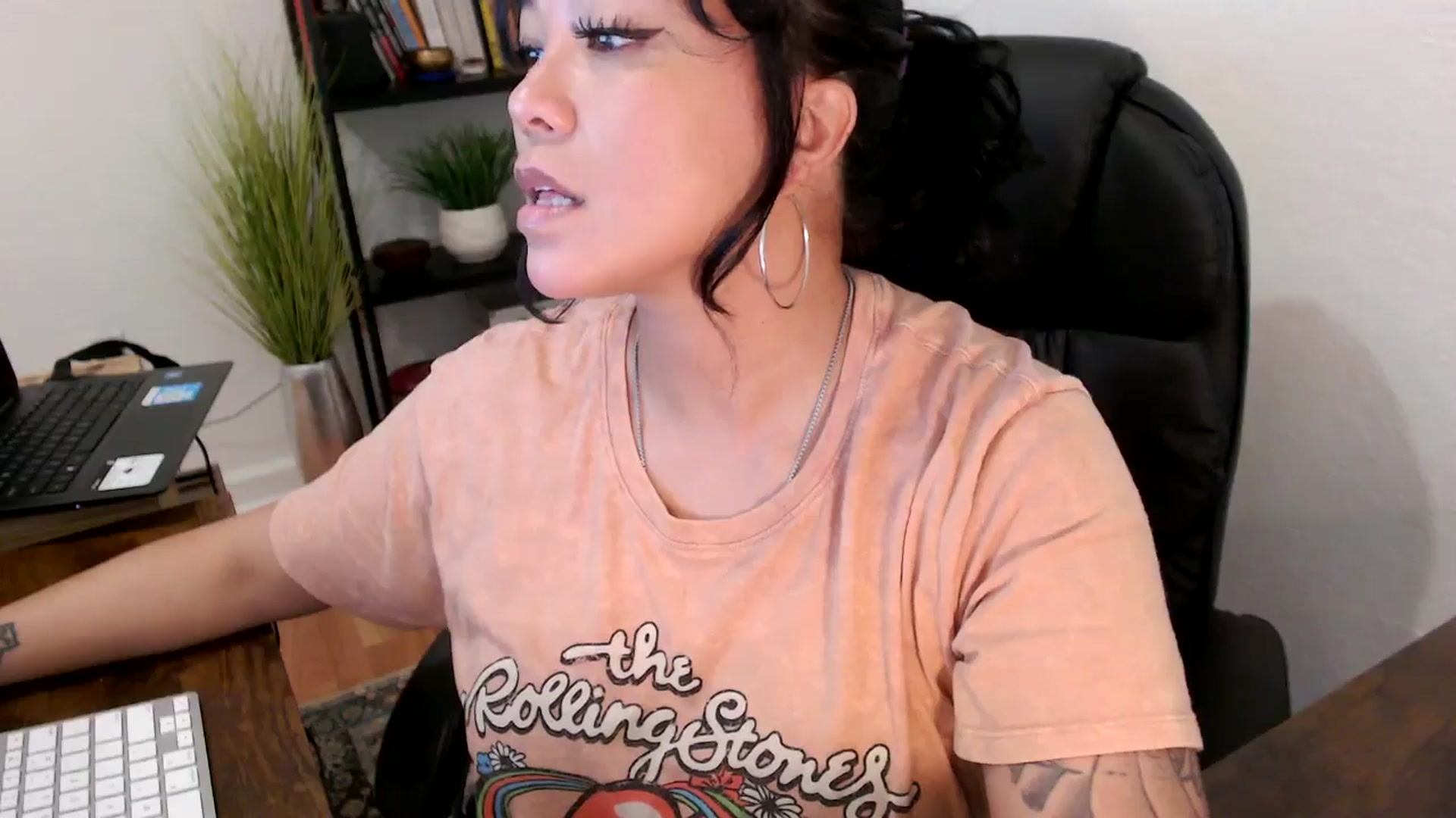Gallery image thumbnail from MickaylaMinx's myfreecams stream on, 10/16/2024, 17:04 image 14 of 20