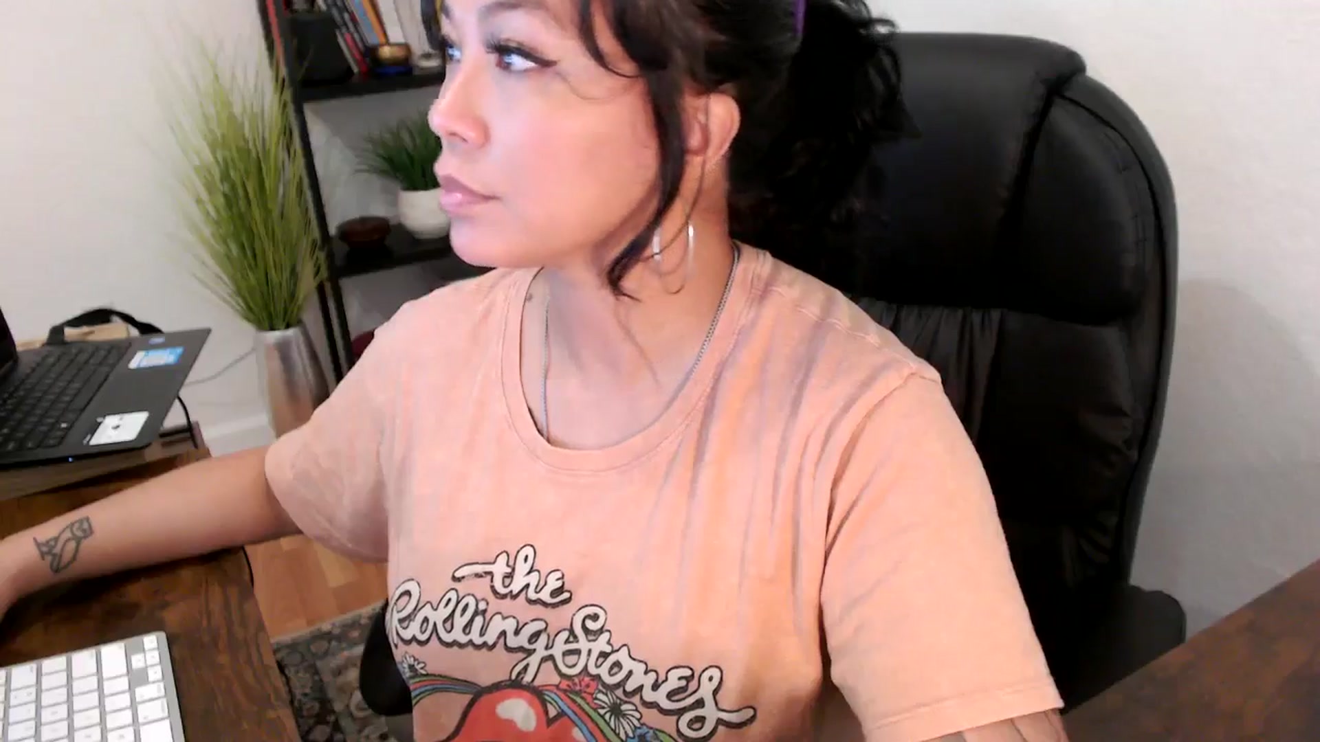 Gallery image thumbnail from MickaylaMinx's myfreecams stream on, 10/16/2024, 17:04 image 20 of 20