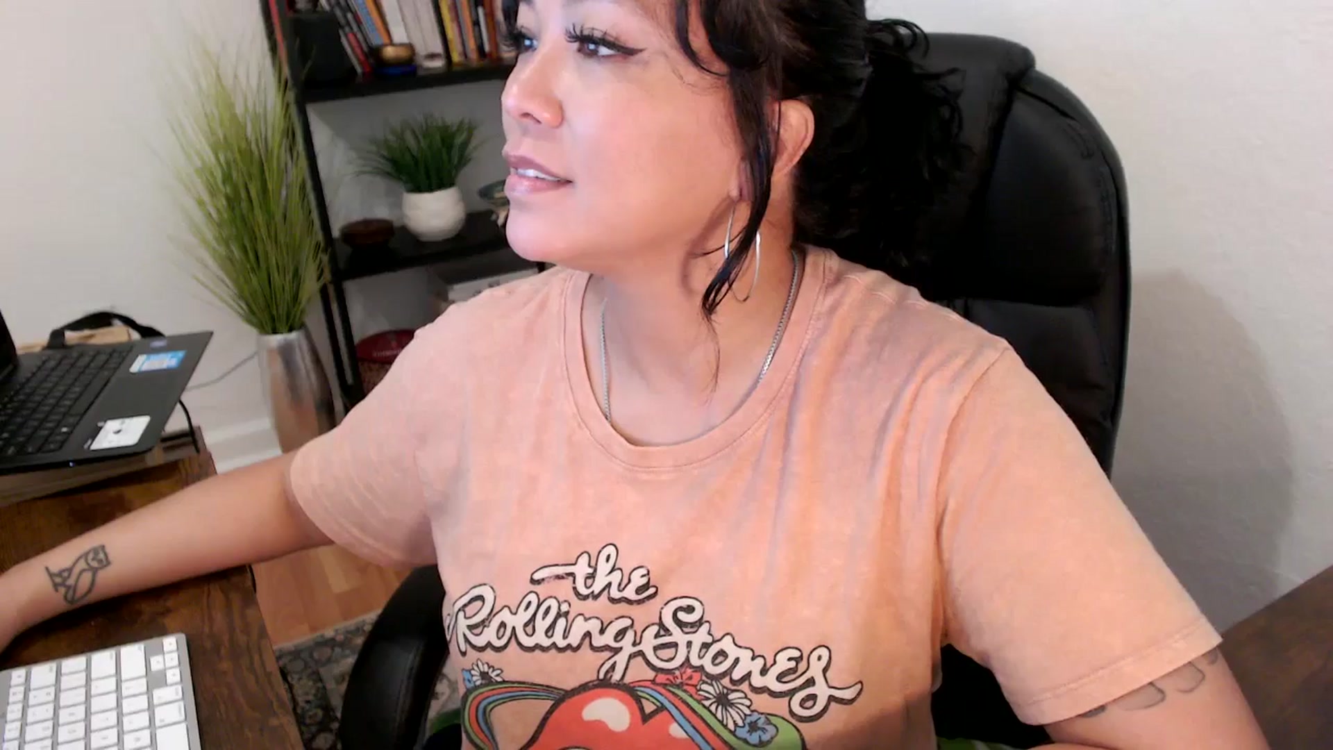 Gallery image thumbnail from MickaylaMinx's myfreecams stream on, 10/16/2024, 17:04 image 10 of 20