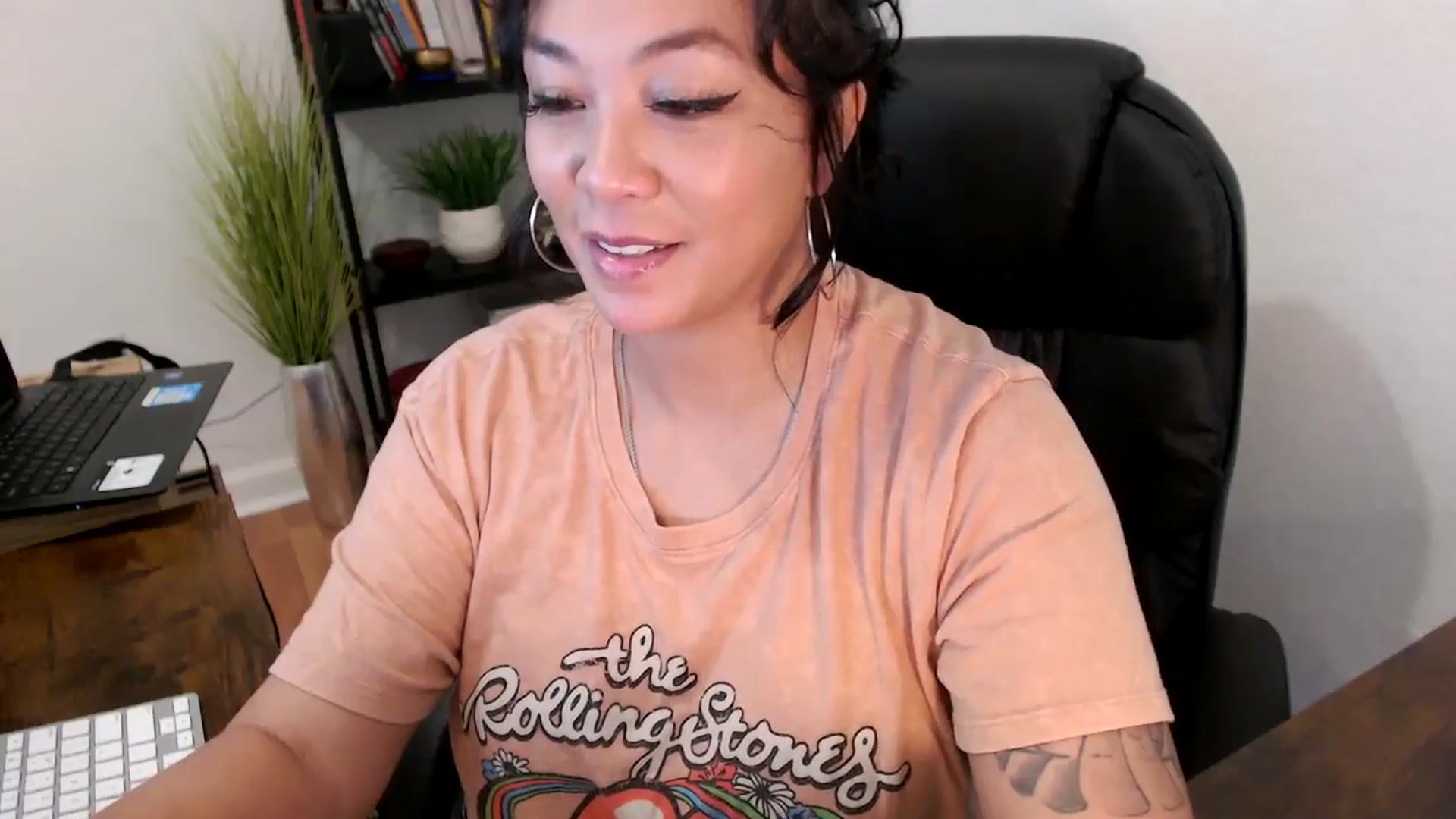 Gallery image thumbnail from MickaylaMinx's myfreecams stream on, 10/16/2024, 17:04 image 16 of 20