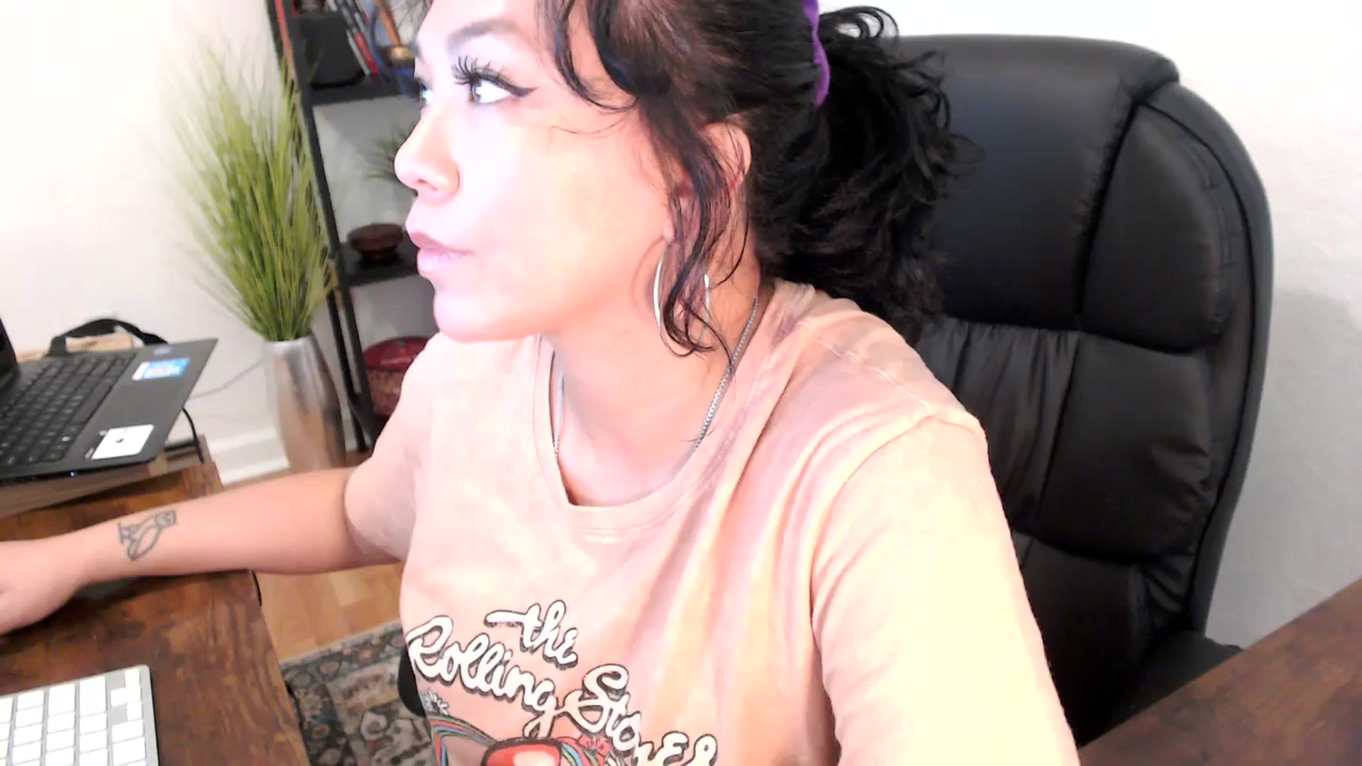 Gallery image thumbnail from MickaylaMinx's myfreecams stream on, 10/16/2024, 17:04 image 1 of 20