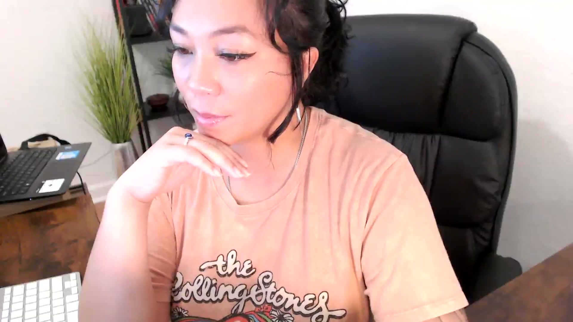 Gallery image thumbnail from MickaylaMinx's myfreecams stream on, 10/16/2024, 17:04 image 8 of 20