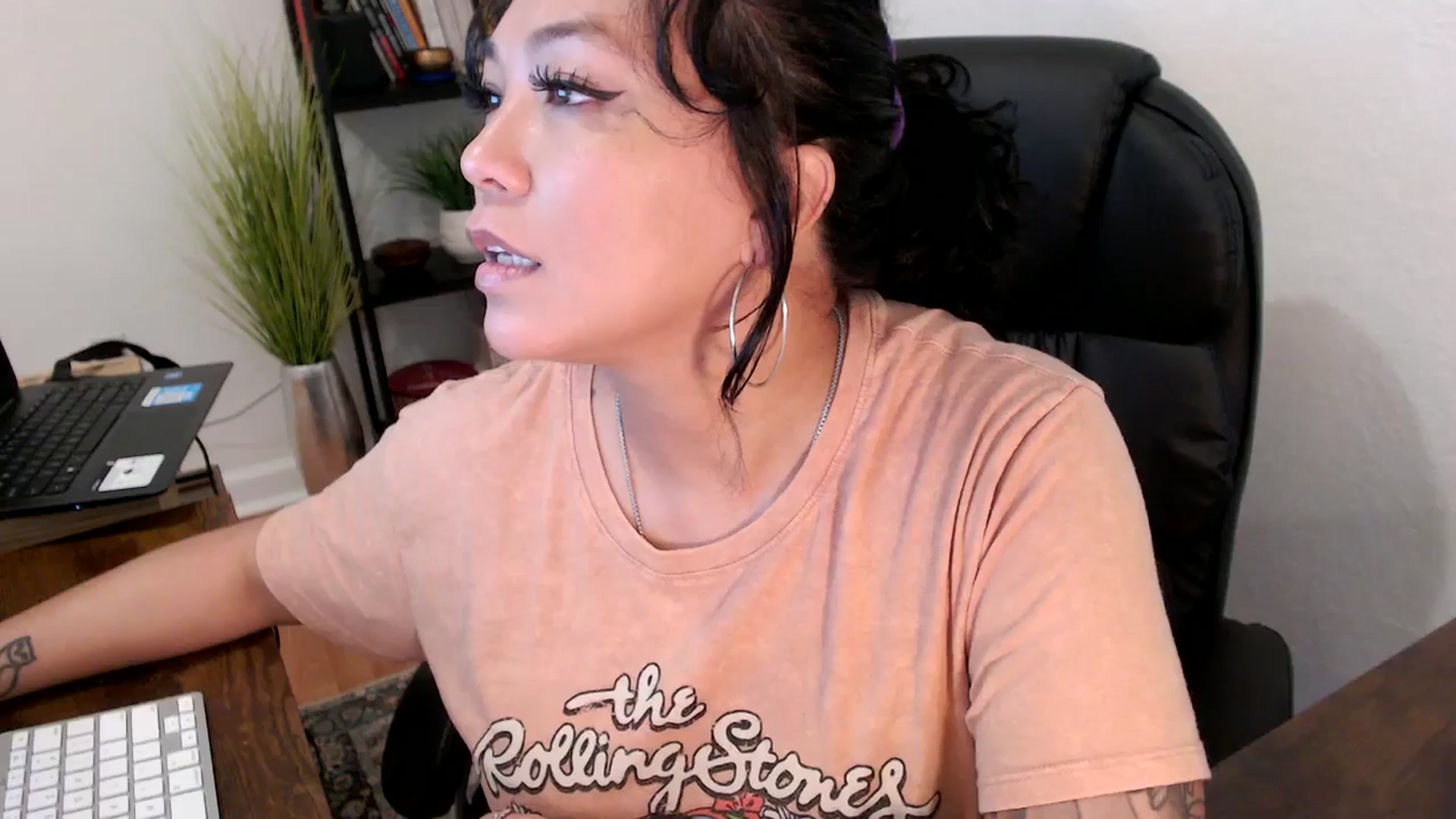 Gallery image thumbnail from MickaylaMinx's myfreecams stream on, 10/16/2024, 17:04 image 12 of 20