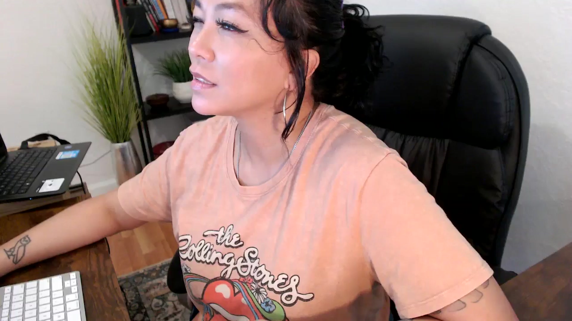 Gallery image thumbnail from MickaylaMinx's myfreecams stream on, 10/16/2024, 17:04 image 11 of 20
