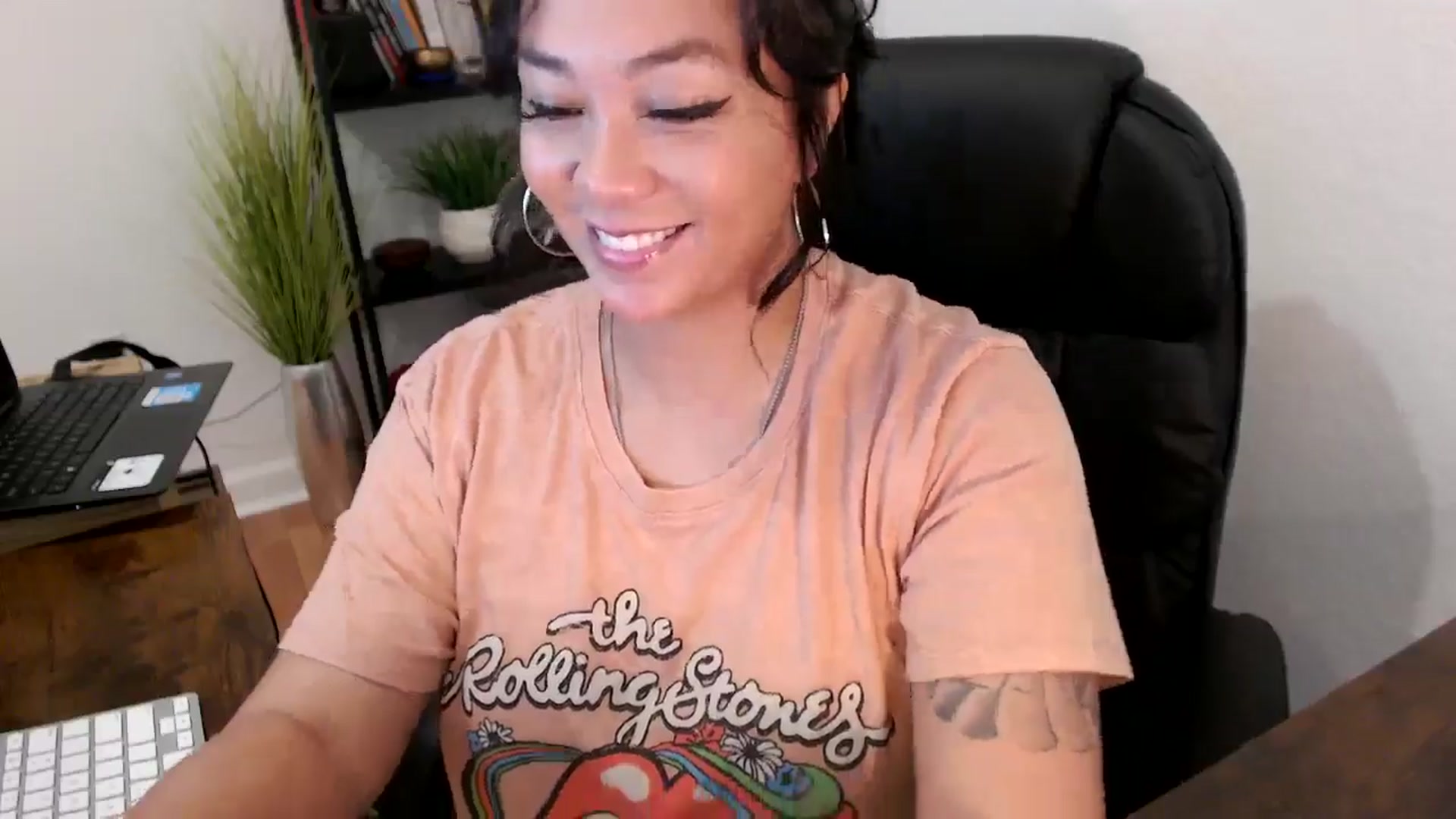 Gallery image thumbnail from MickaylaMinx's myfreecams stream on, 10/16/2024, 17:04 image 15 of 20