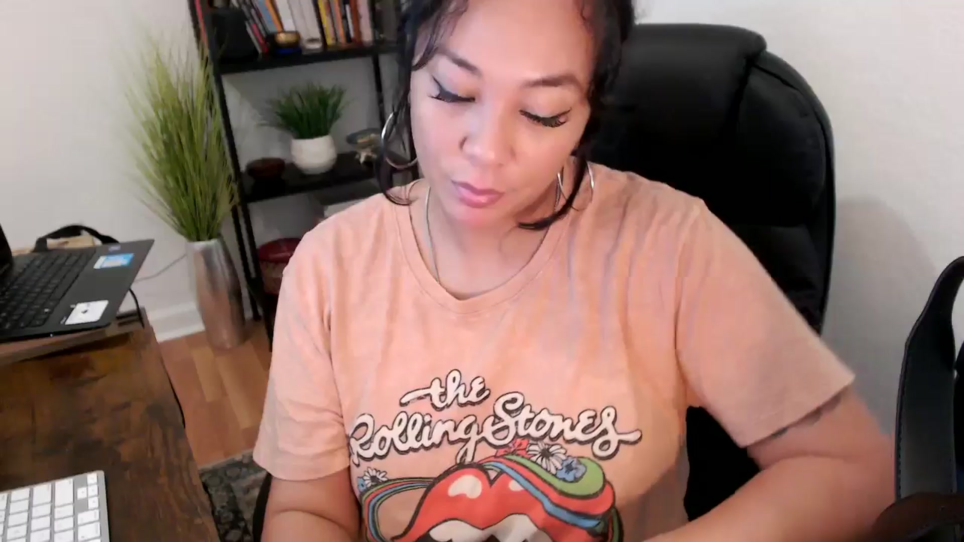 Gallery image thumbnail from MickaylaMinx's myfreecams stream on, 10/16/2024, 17:04 image 5 of 20