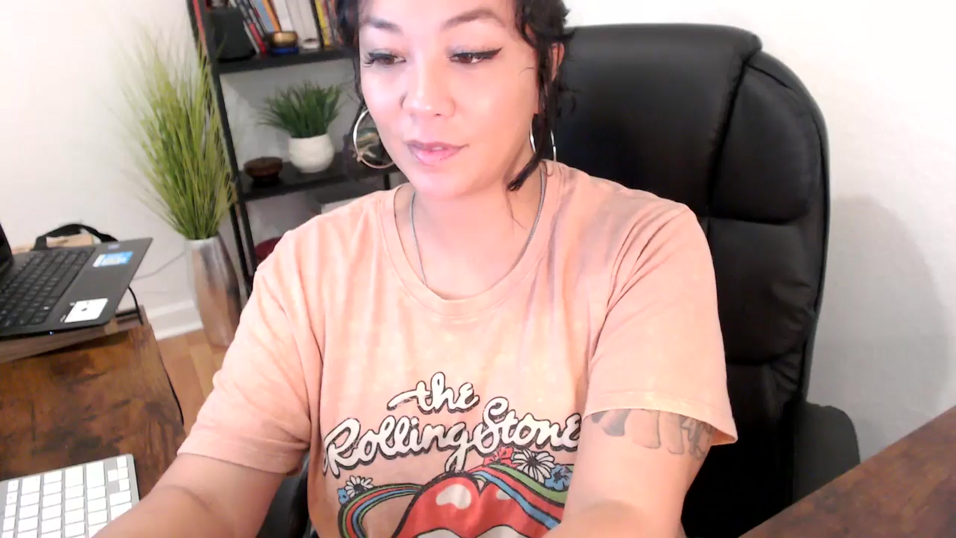 Gallery image thumbnail from MickaylaMinx's myfreecams stream on, 10/16/2024, 17:04 image 9 of 20