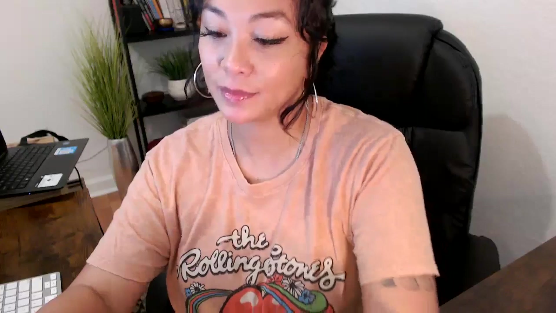 Gallery image thumbnail from MickaylaMinx's myfreecams stream on, 10/16/2024, 17:04 image 4 of 20