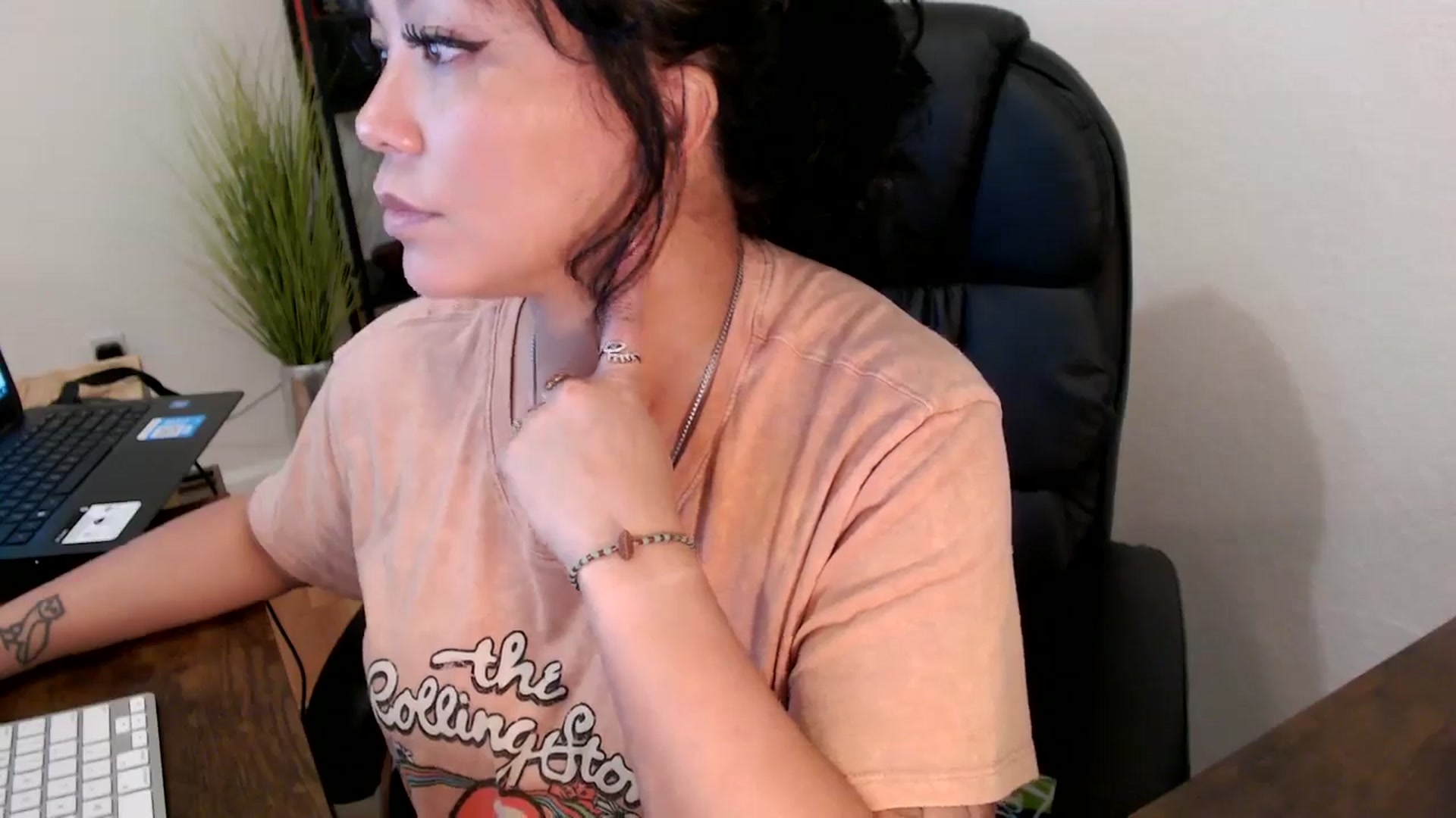 Gallery image thumbnail from MickaylaMinx's myfreecams stream on, 10/16/2024, 17:55 image 19 of 20