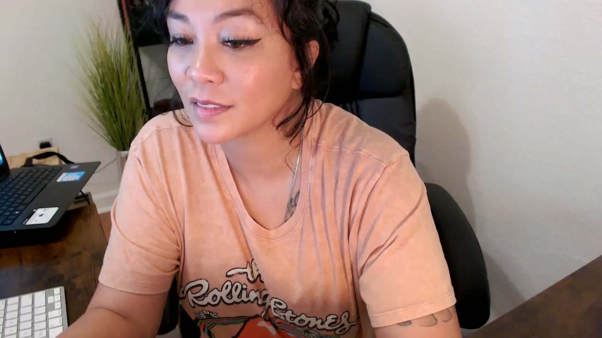 Gallery image thumbnail from MickaylaMinx's myfreecams stream on, 10/16/2024, 17:55 image 10 of 20