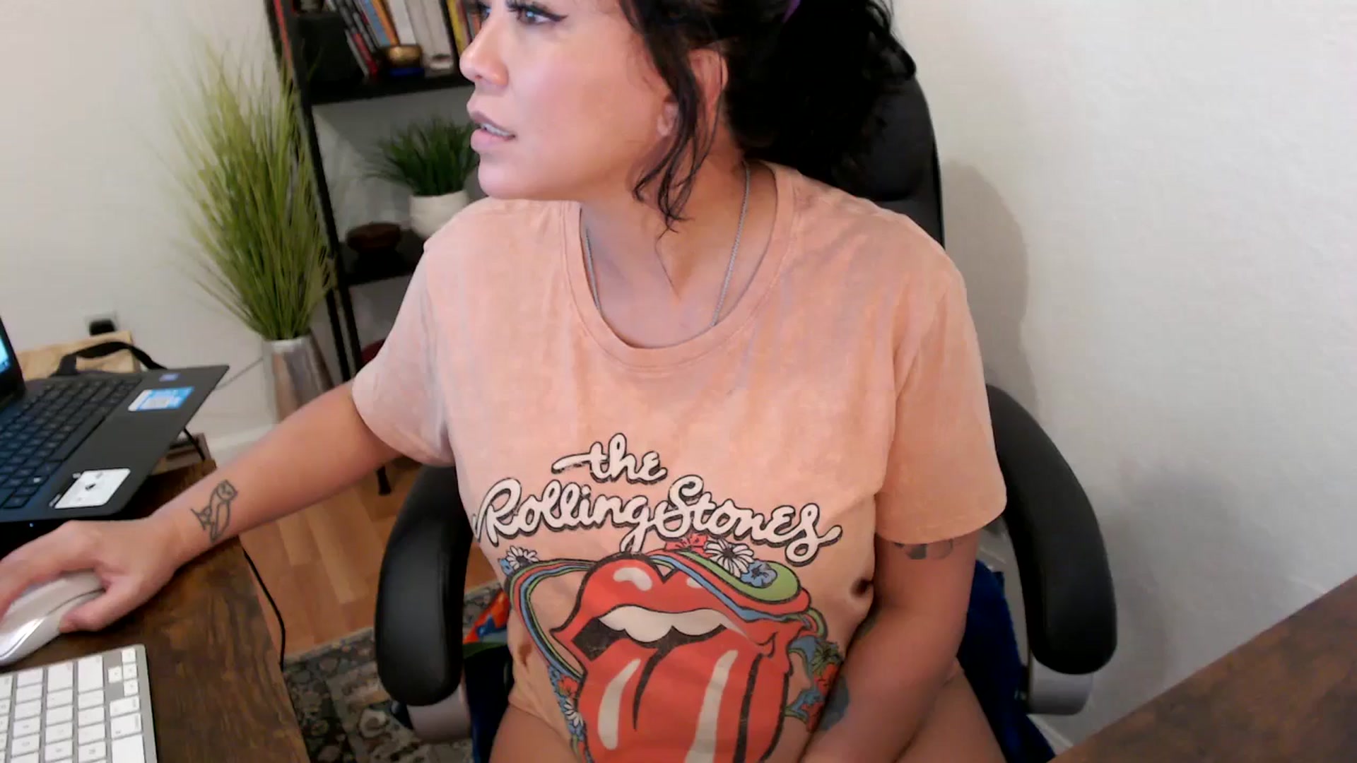 Gallery image thumbnail from MickaylaMinx's myfreecams stream on, 10/16/2024, 17:55 image 1 of 20