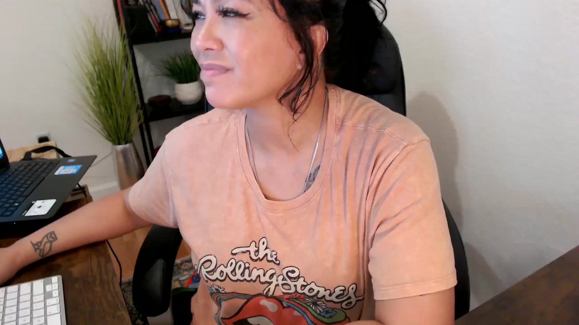 Gallery image thumbnail from MickaylaMinx's myfreecams stream on, 10/16/2024, 17:55 image 9 of 20