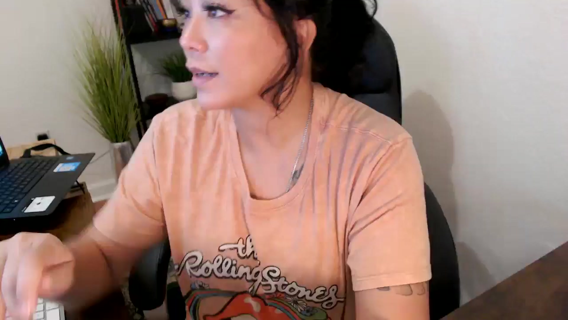 Gallery image thumbnail from MickaylaMinx's myfreecams stream on, 10/16/2024, 17:55 image 12 of 20
