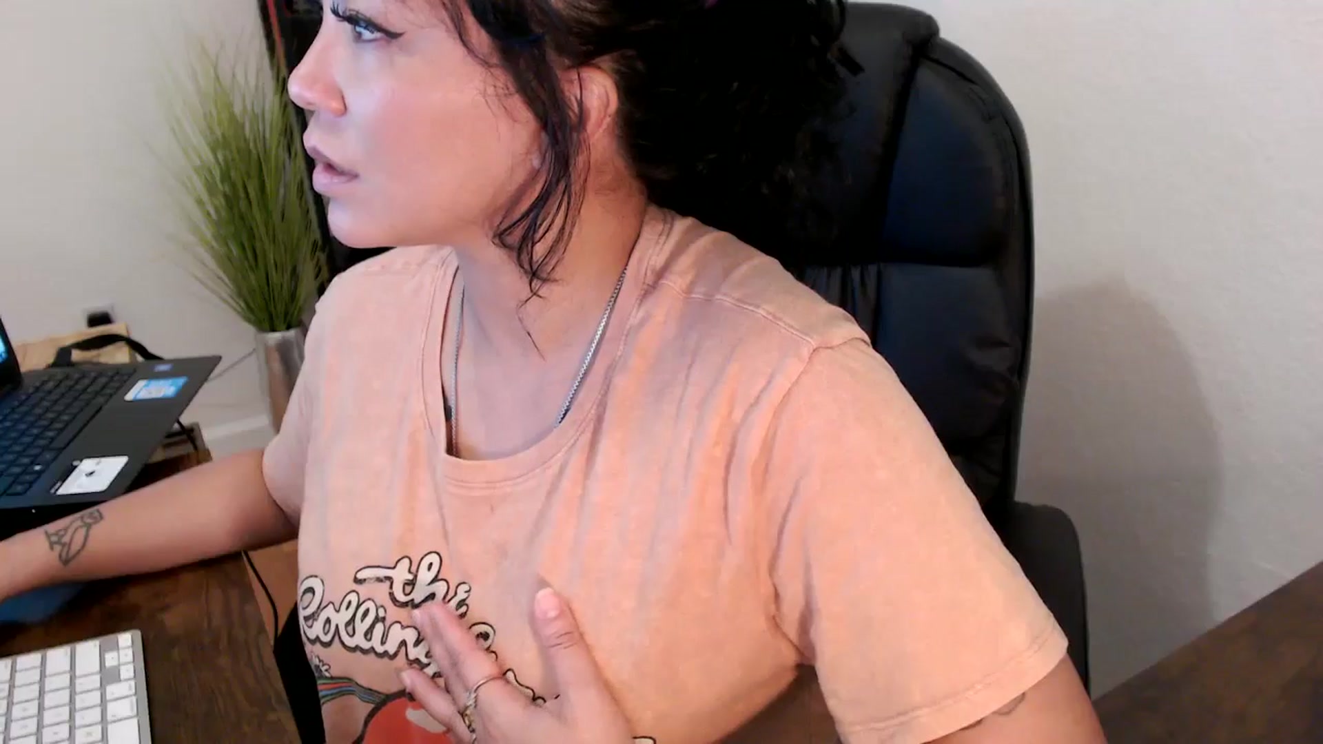 Gallery image thumbnail from MickaylaMinx's myfreecams stream on, 10/16/2024, 17:55 image 18 of 20
