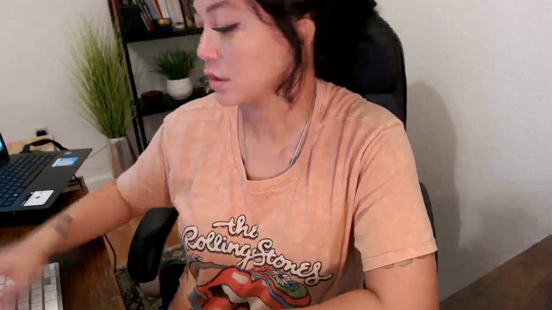 Gallery image thumbnail from MickaylaMinx's myfreecams stream on, 10/16/2024, 17:55 image 14 of 20