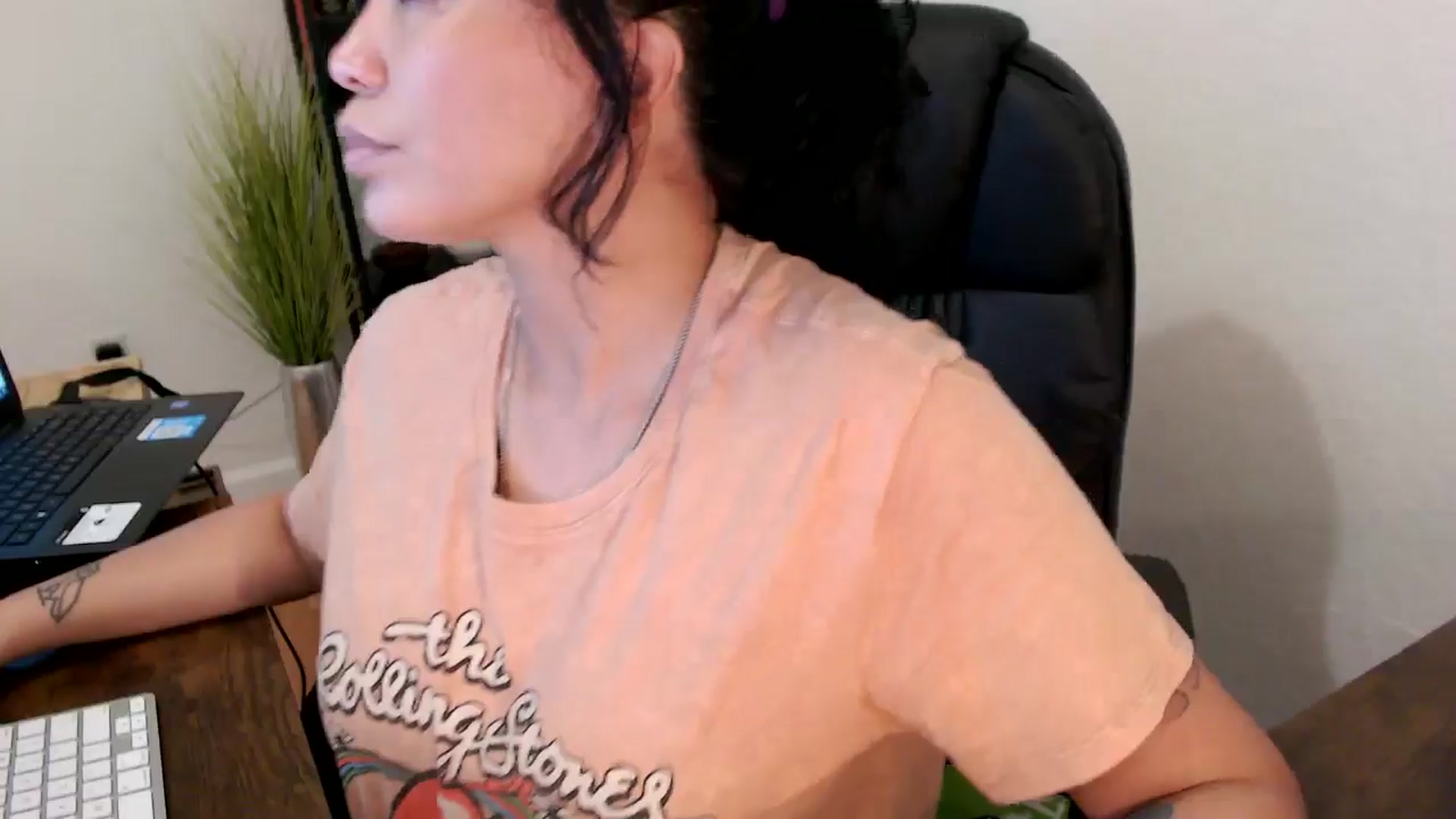 Gallery image thumbnail from MickaylaMinx's myfreecams stream on, 10/16/2024, 17:55 image 17 of 20