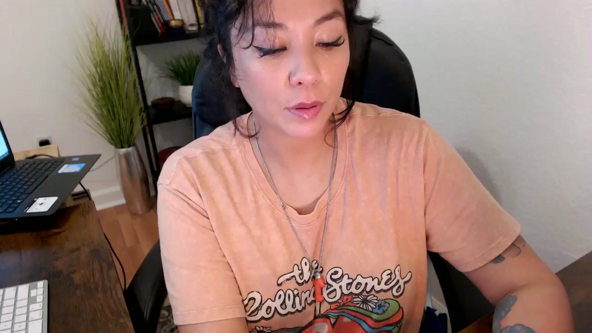 Gallery image thumbnail from MickaylaMinx's myfreecams stream on, 10/16/2024, 18:39 image 17 of 20