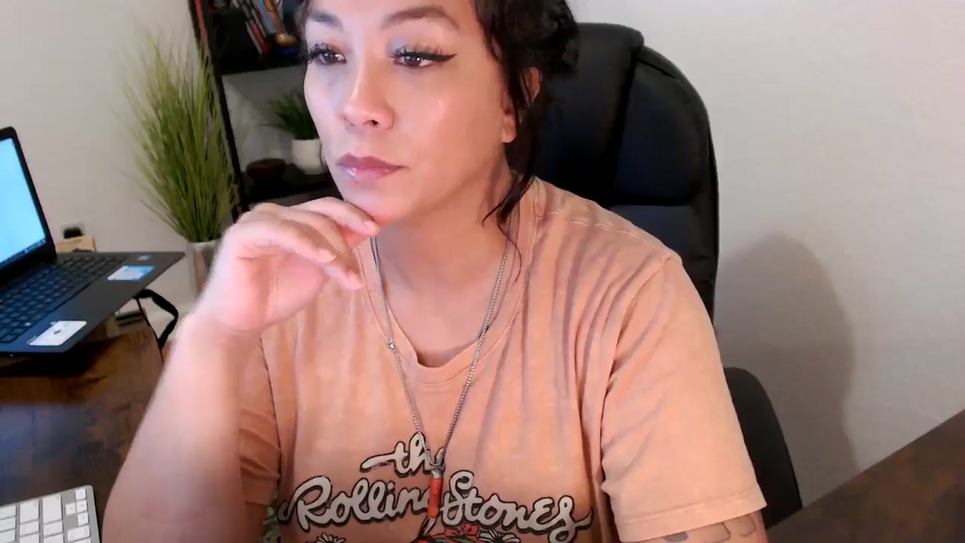 Gallery image thumbnail from MickaylaMinx's myfreecams stream on, 10/16/2024, 18:39 image 6 of 20