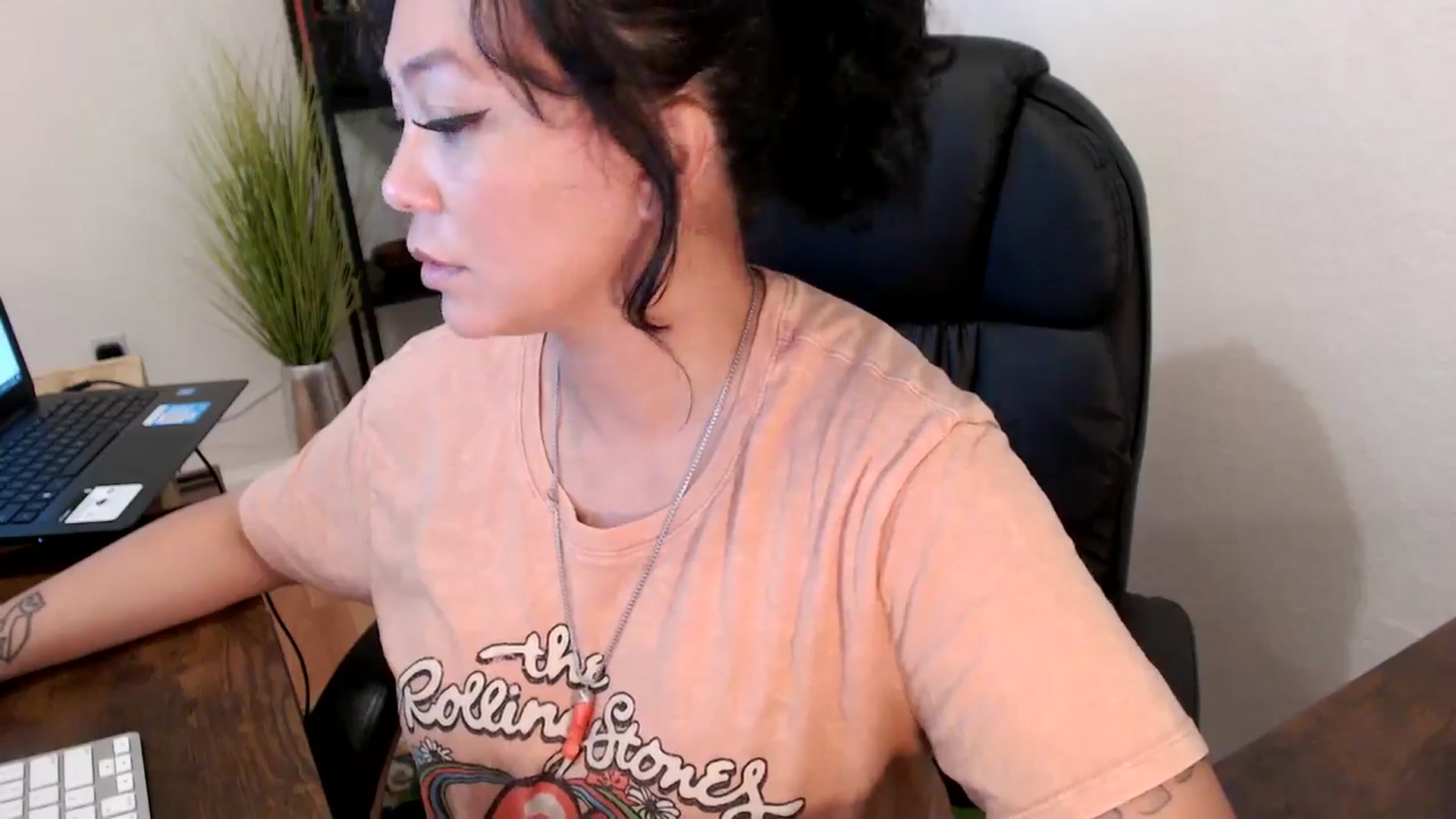 Gallery image thumbnail from MickaylaMinx's myfreecams stream on, 10/16/2024, 18:39 image 11 of 20