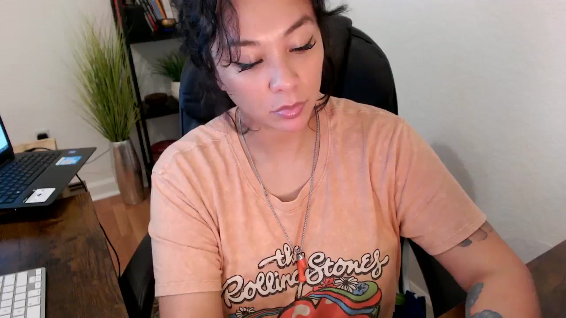 Gallery image thumbnail from MickaylaMinx's myfreecams stream on, 10/16/2024, 18:39 image 15 of 20
