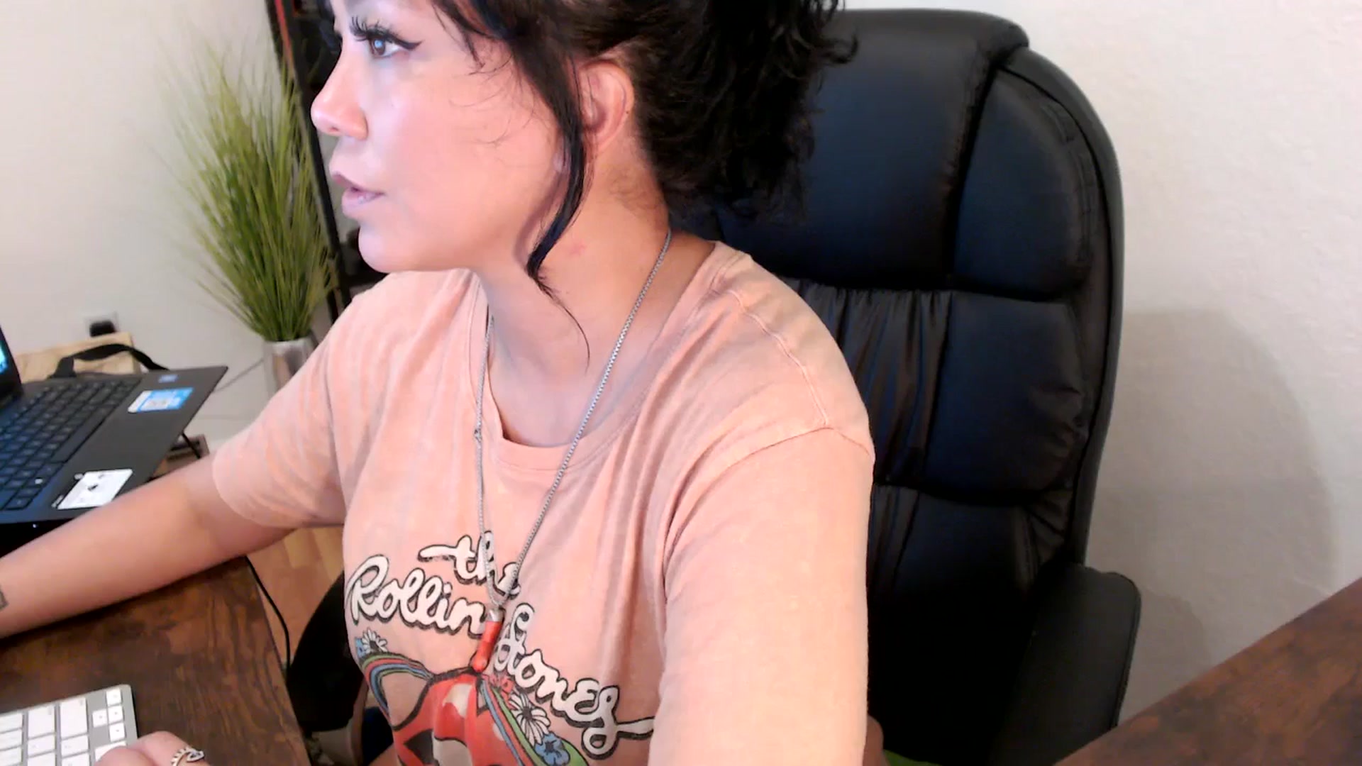 Gallery image thumbnail from MickaylaMinx's myfreecams stream on, 10/16/2024, 18:39 image 1 of 20
