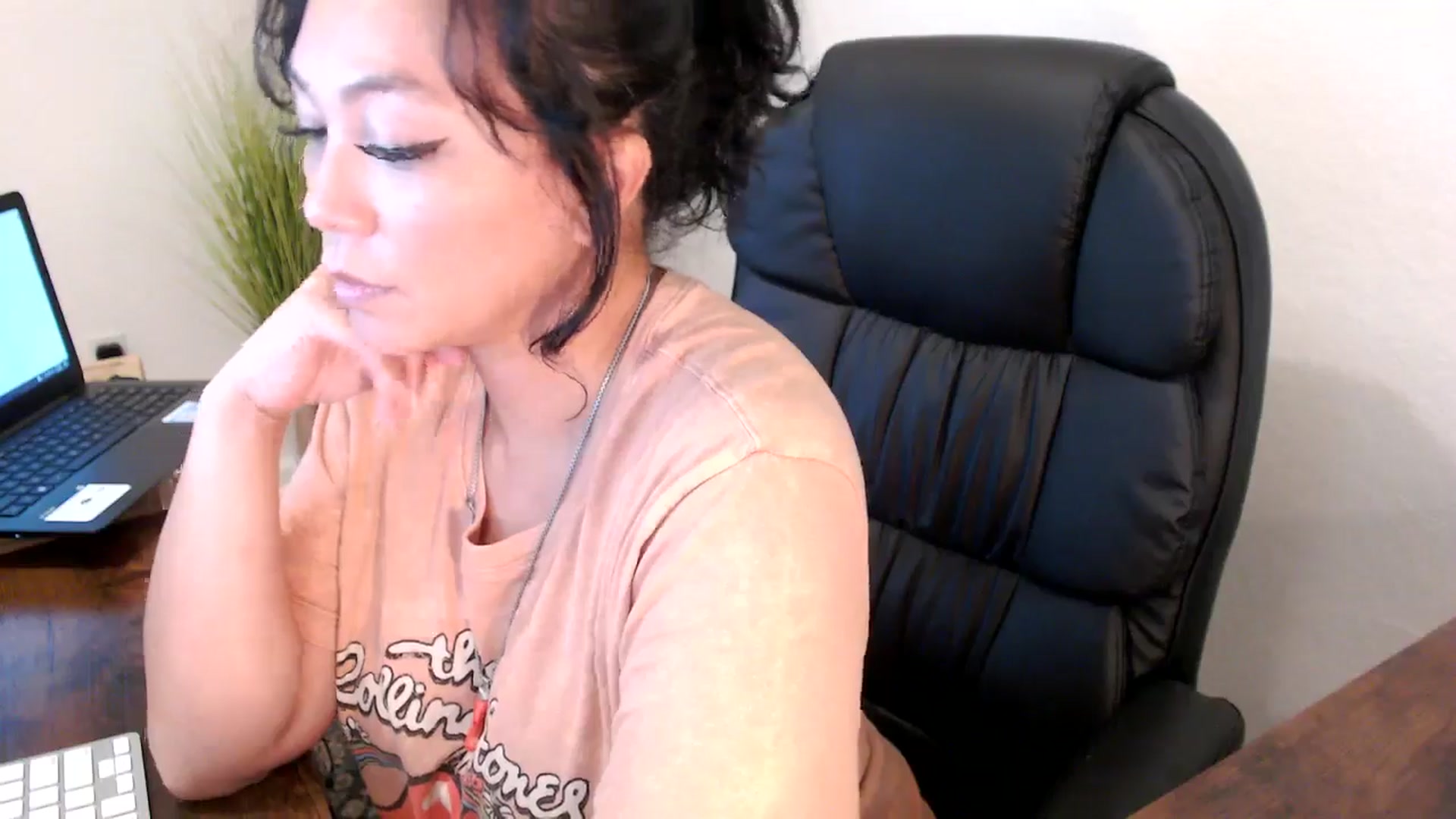 Gallery image thumbnail from MickaylaMinx's myfreecams stream on, 10/16/2024, 18:39 image 9 of 20