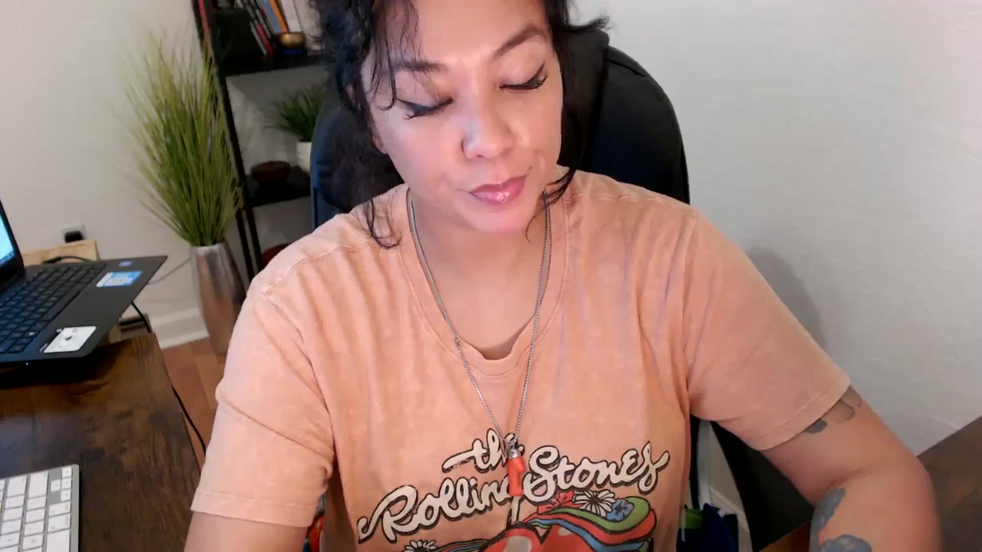 Gallery image thumbnail from MickaylaMinx's myfreecams stream on, 10/16/2024, 18:39 image 16 of 20