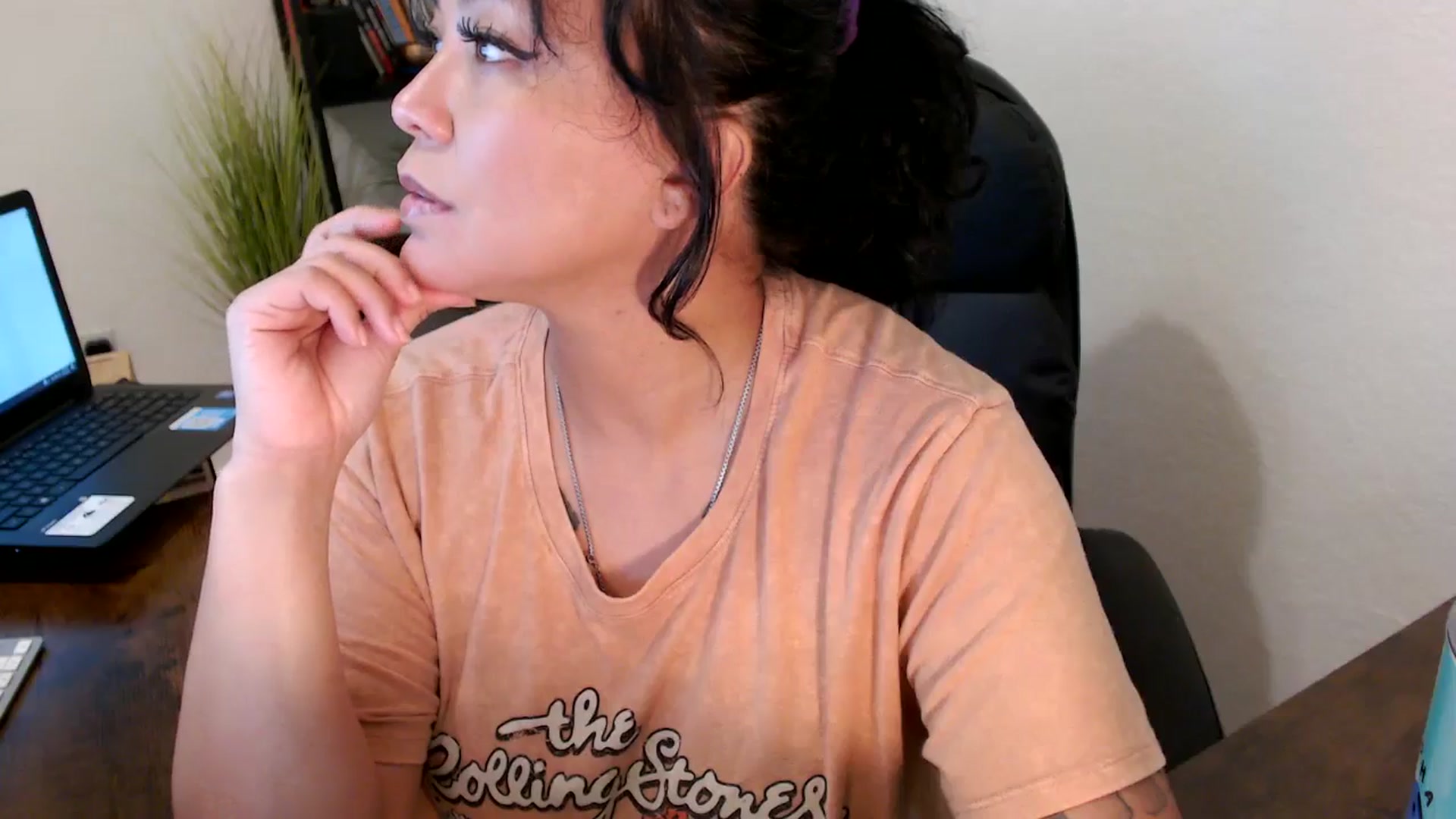 Gallery image thumbnail from MickaylaMinx's myfreecams stream on, 10/16/2024, 19:31 image 2 of 20