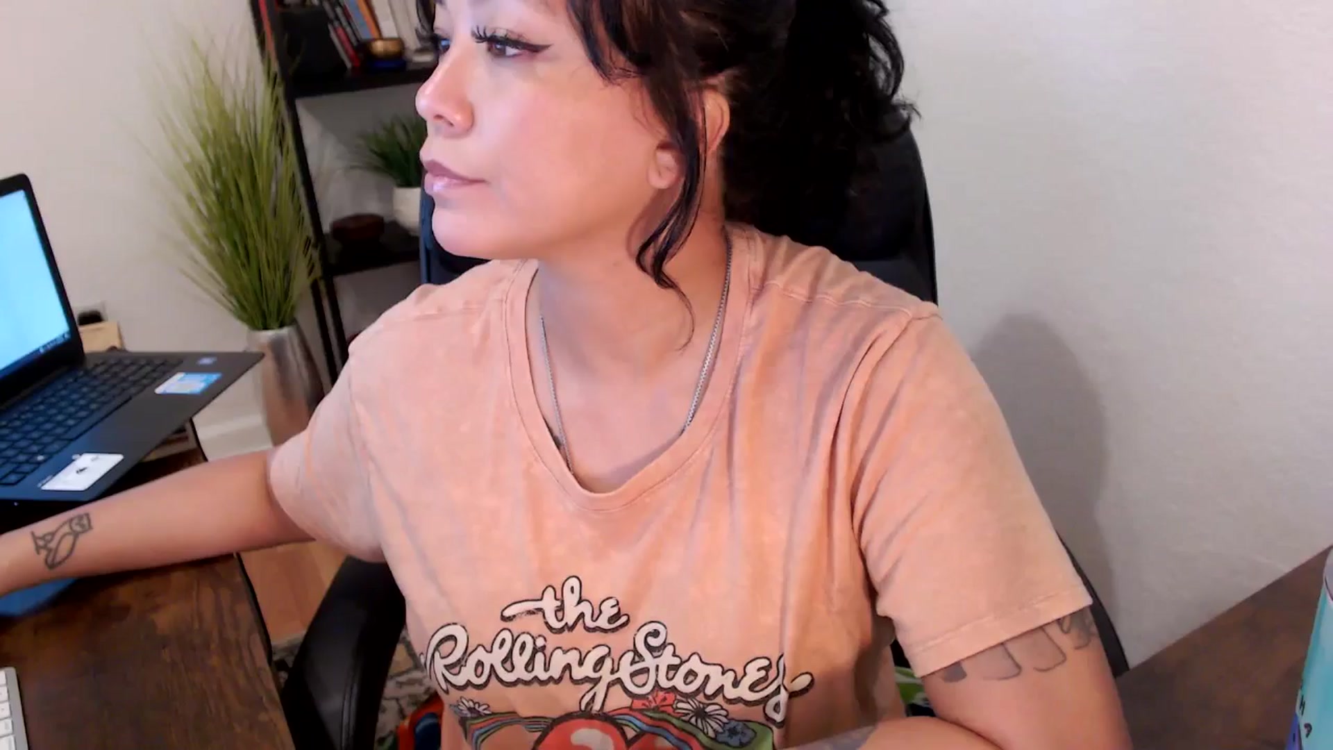 Gallery image thumbnail from MickaylaMinx's myfreecams stream on, 10/16/2024, 19:31 image 6 of 20