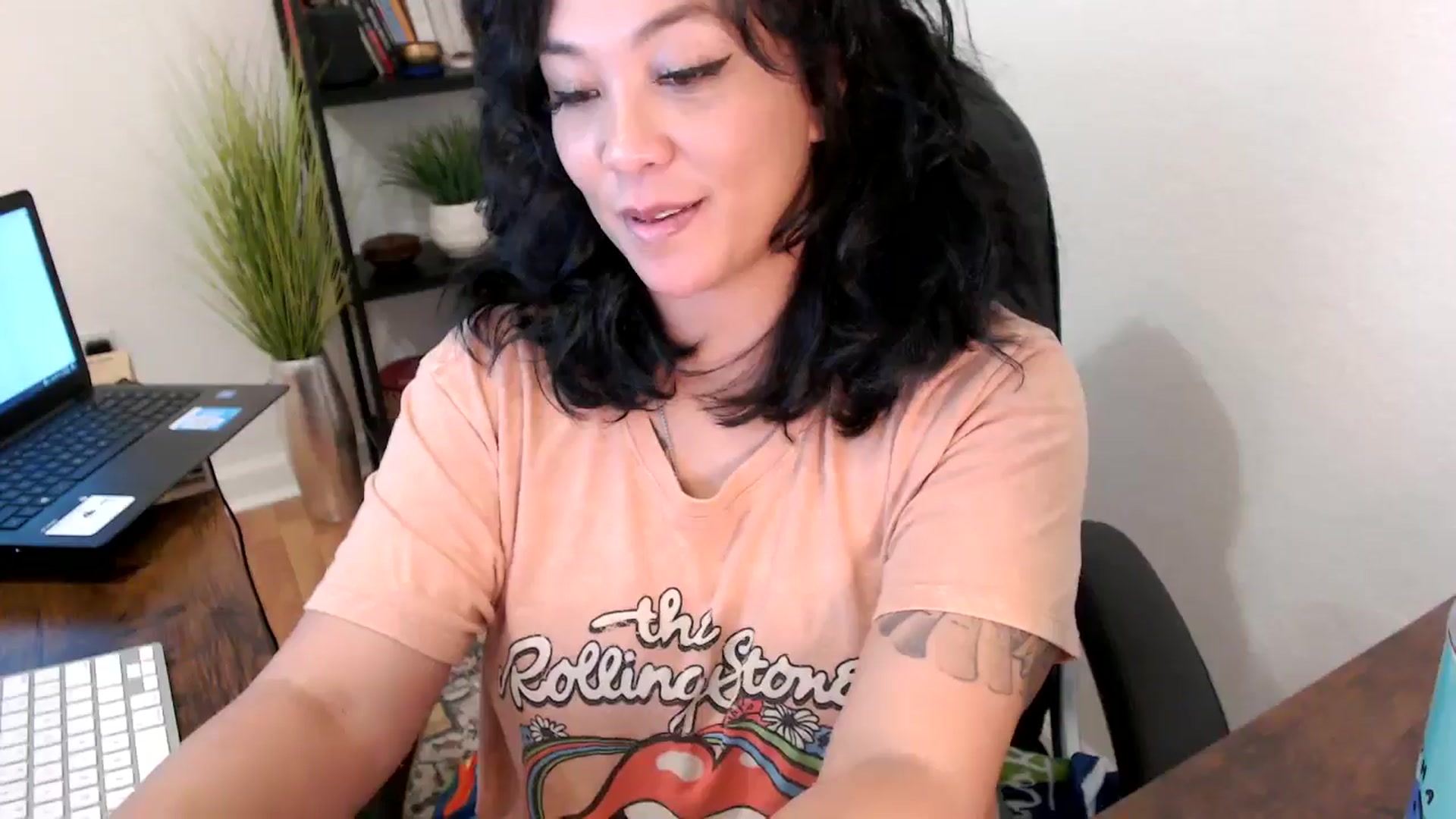 Gallery image thumbnail from MickaylaMinx's myfreecams stream on, 10/16/2024, 19:31 image 19 of 20