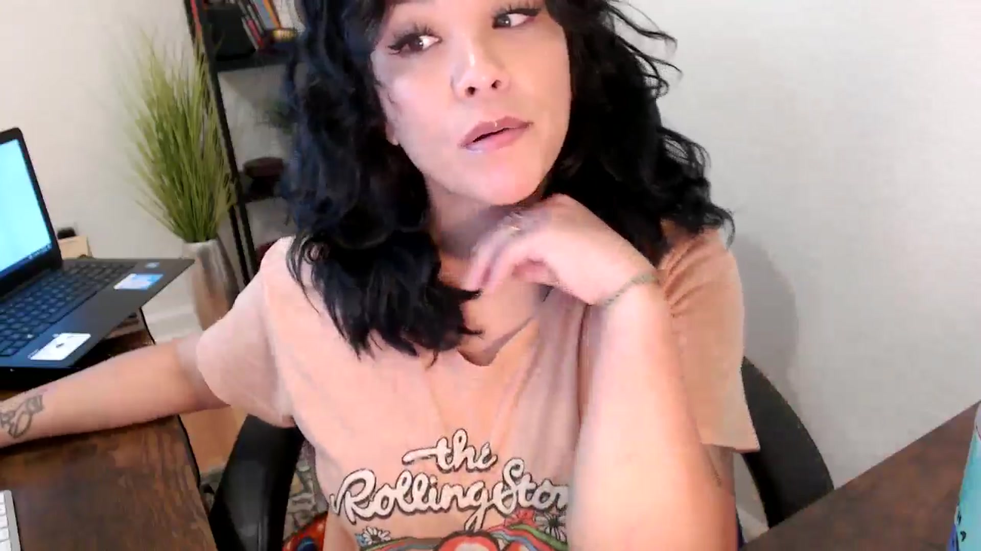 Gallery image thumbnail from MickaylaMinx's myfreecams stream on, 10/16/2024, 19:31 image 11 of 20