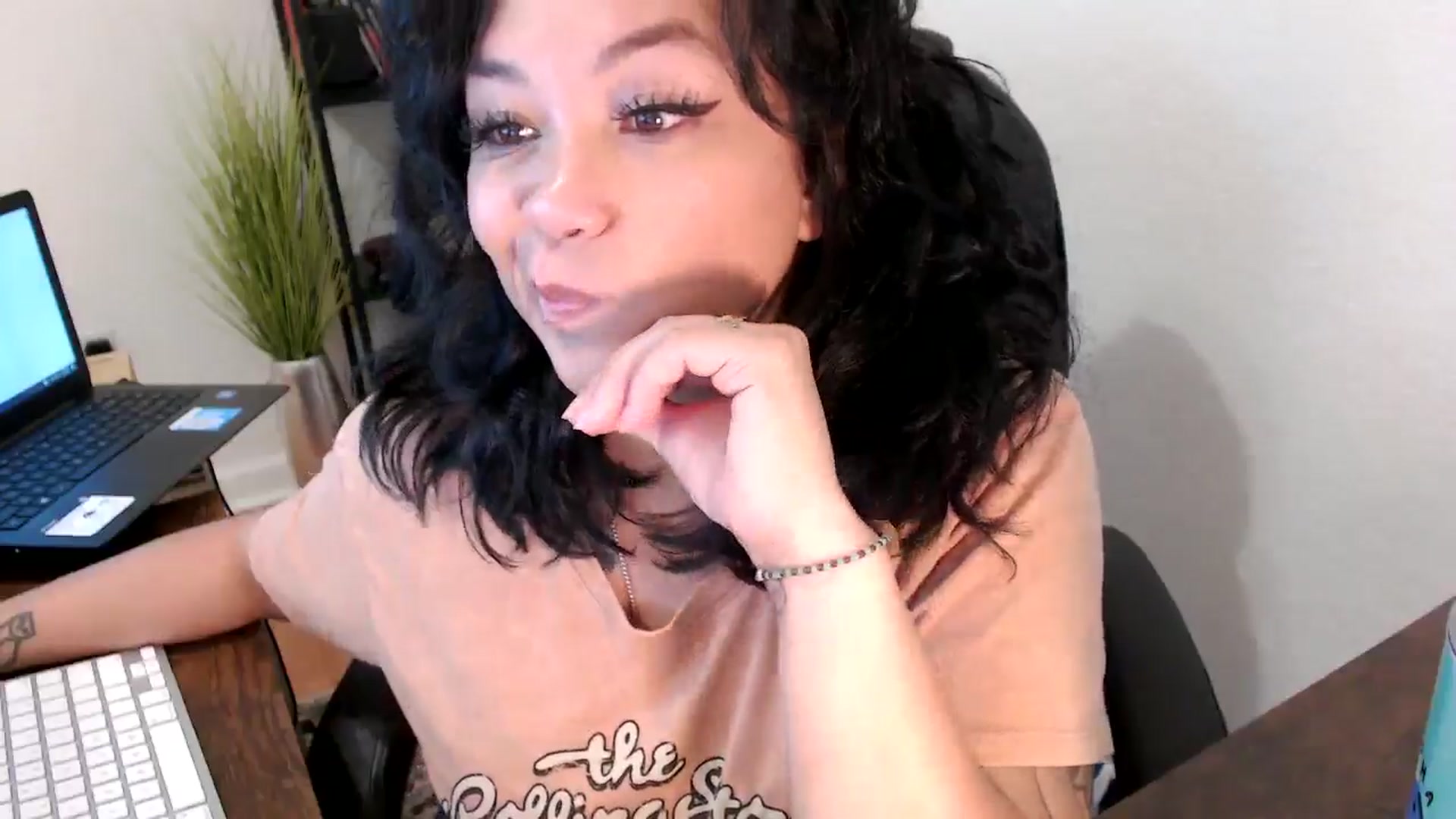 Gallery image thumbnail from MickaylaMinx's myfreecams stream on, 10/16/2024, 19:31 image 16 of 20
